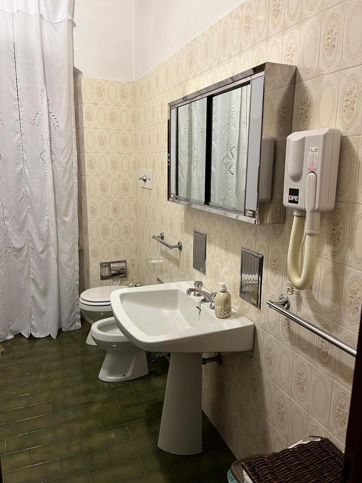 Basic Triple Room with Shared Bathroom photo 3