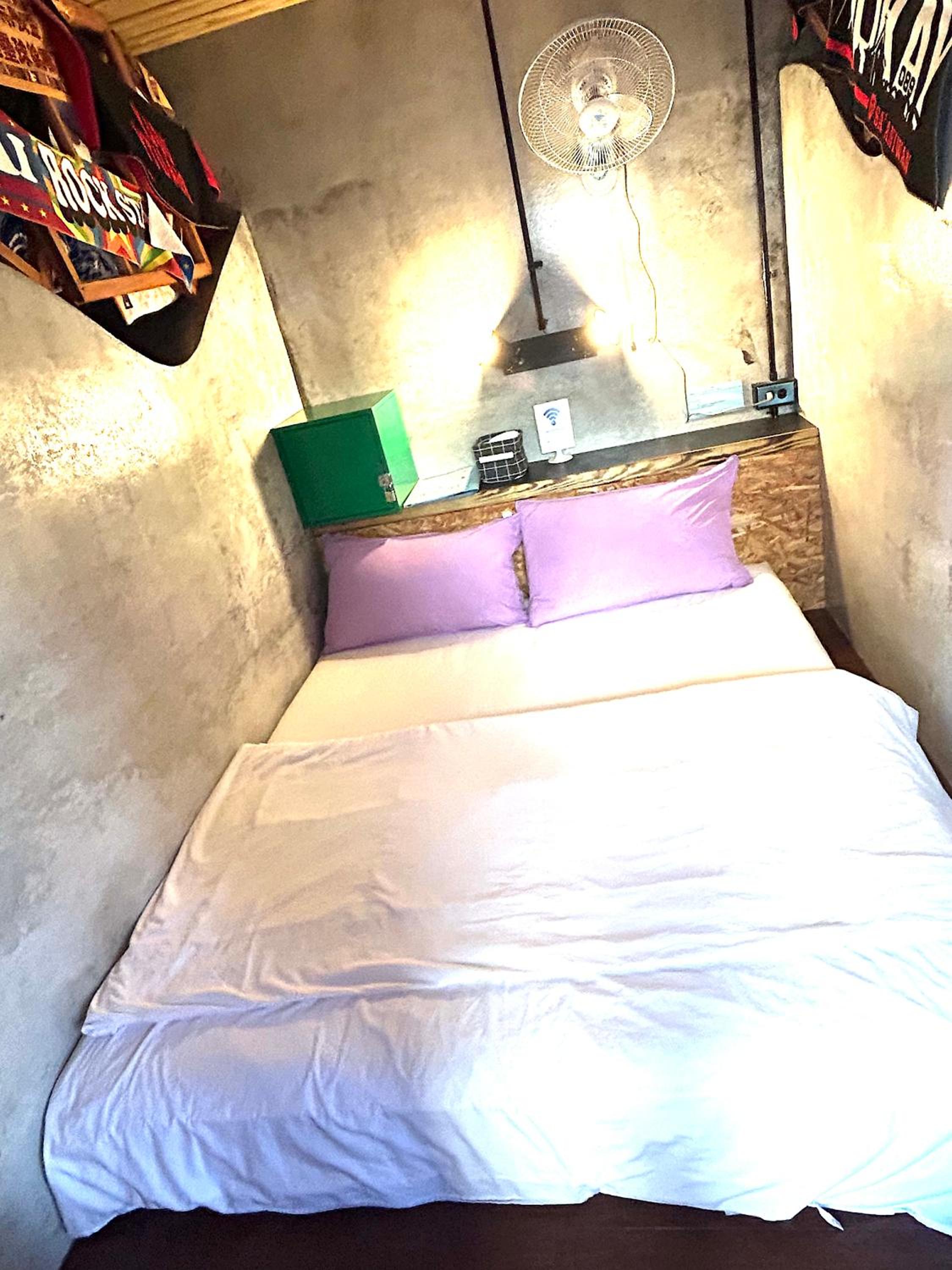 Single Room with Shared Bathroom