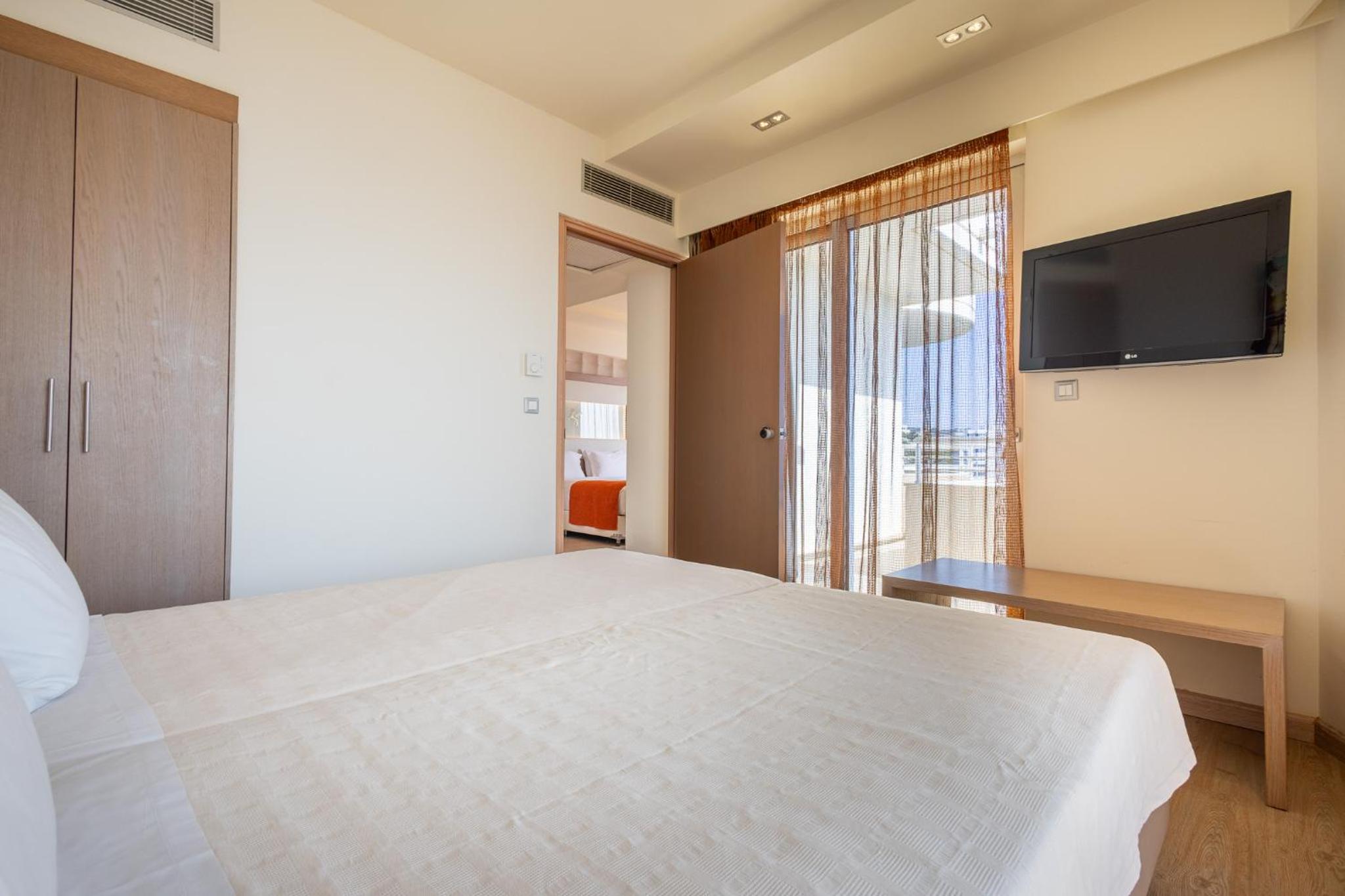Deluxe Family Suite photo 3