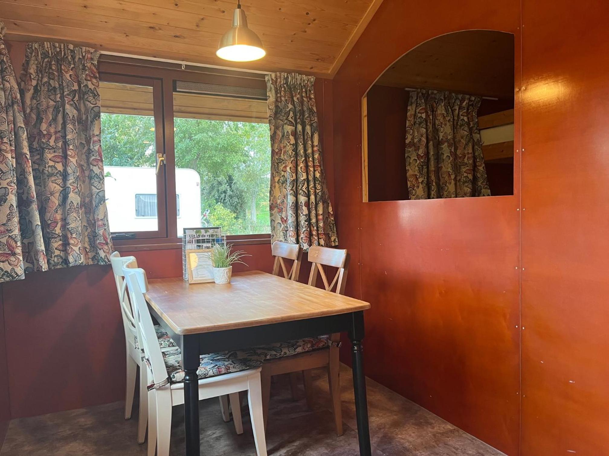 One-Bedroom Chalet for 5 People photo 2