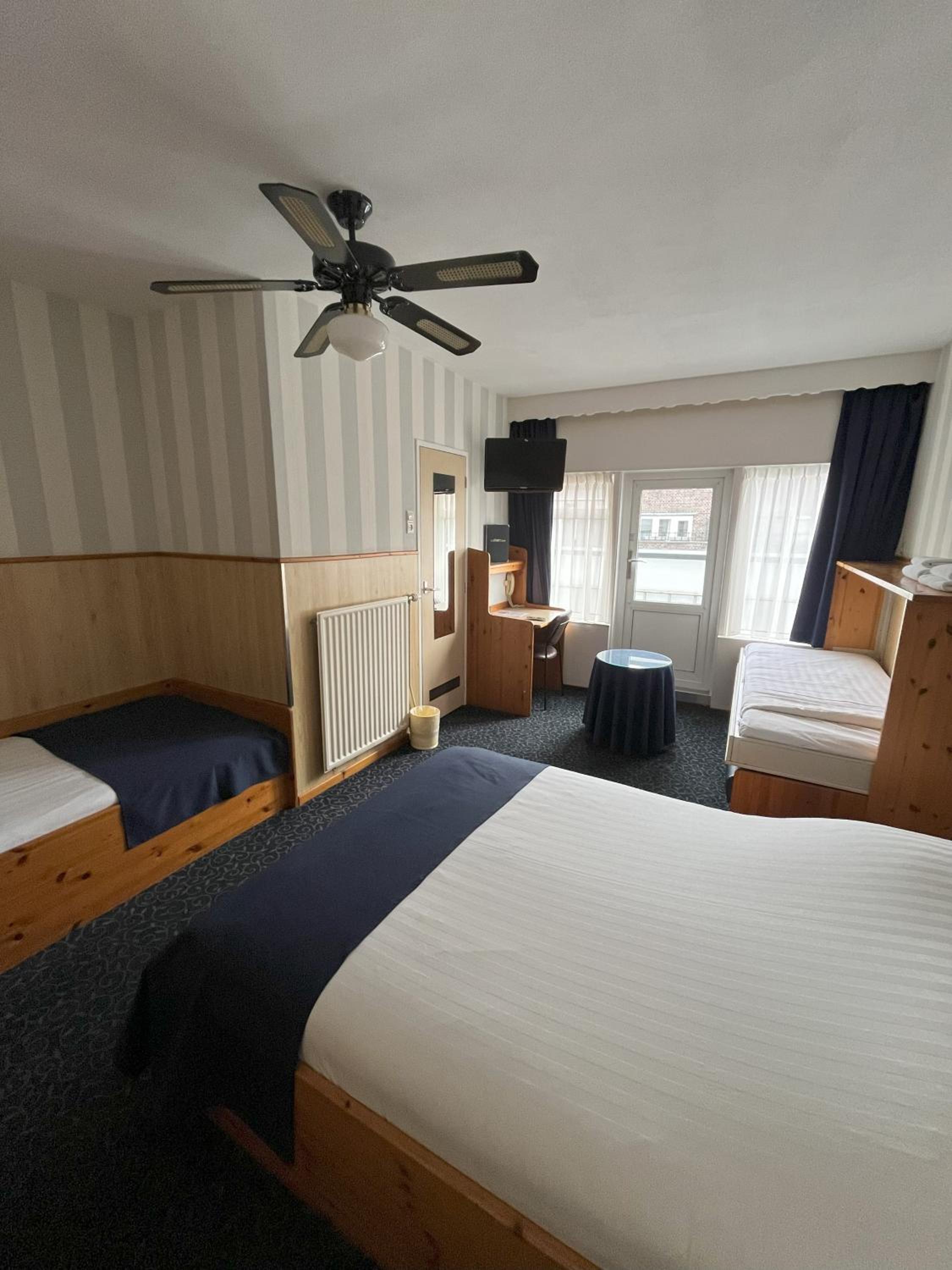 Standard Quadruple Room - Photo 4