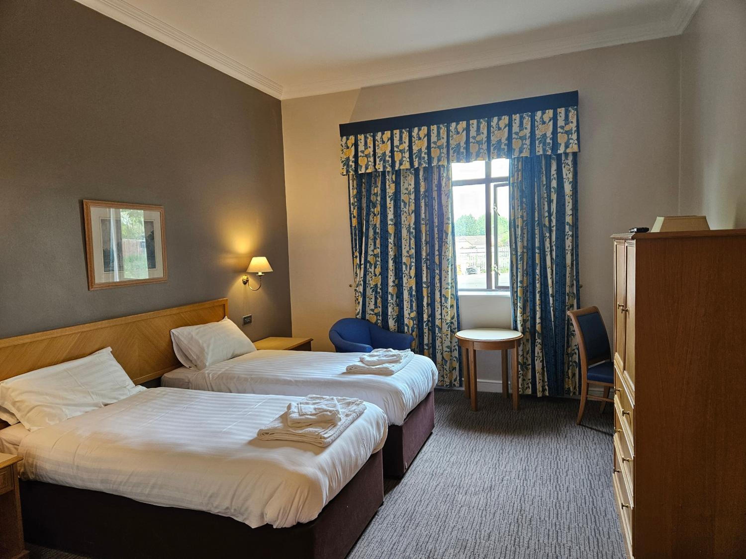 Standard Twin Room photo 2