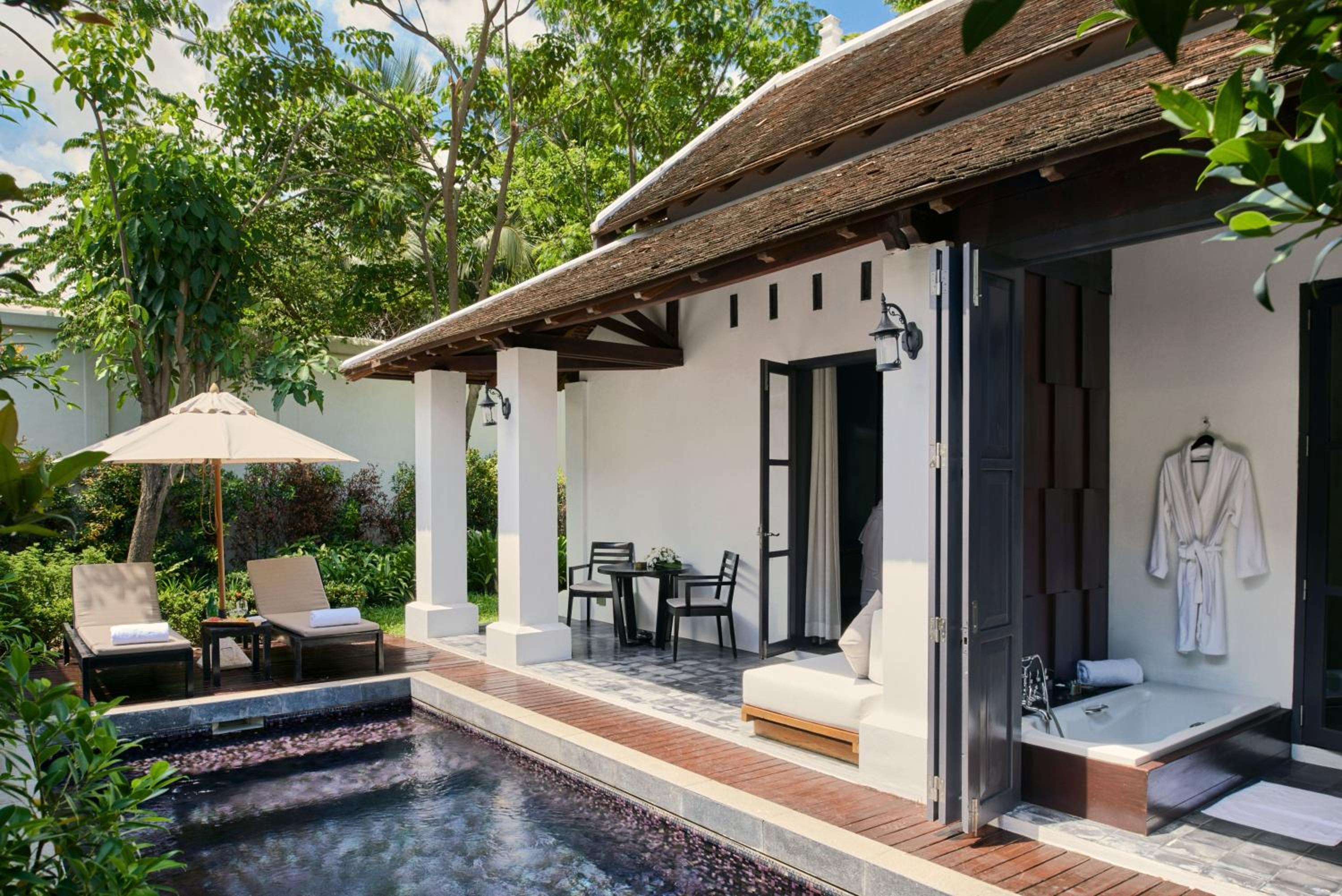 Pool Villa with One King Bed