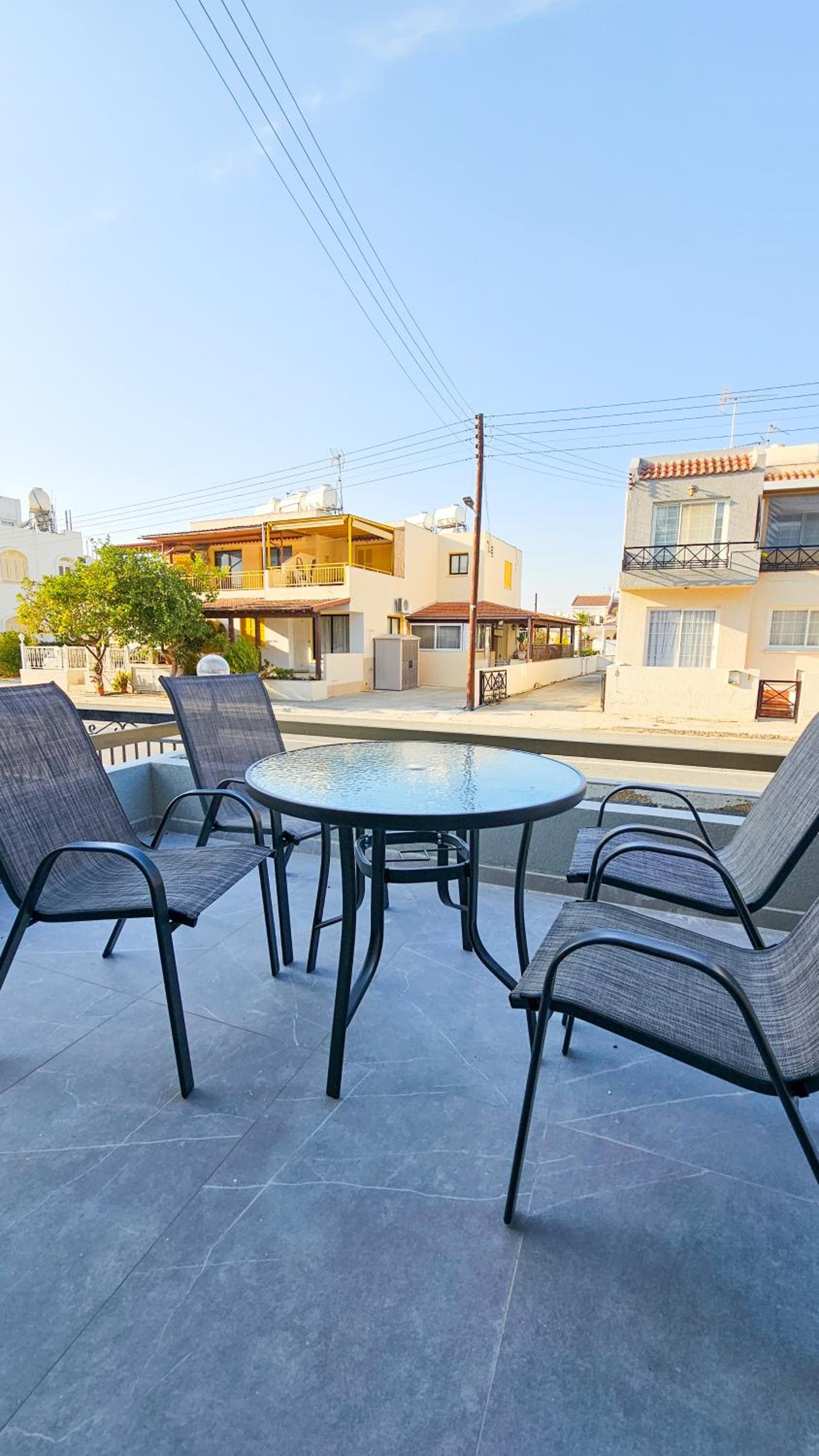 One-Bedroom Apartment with Terrace photo 3