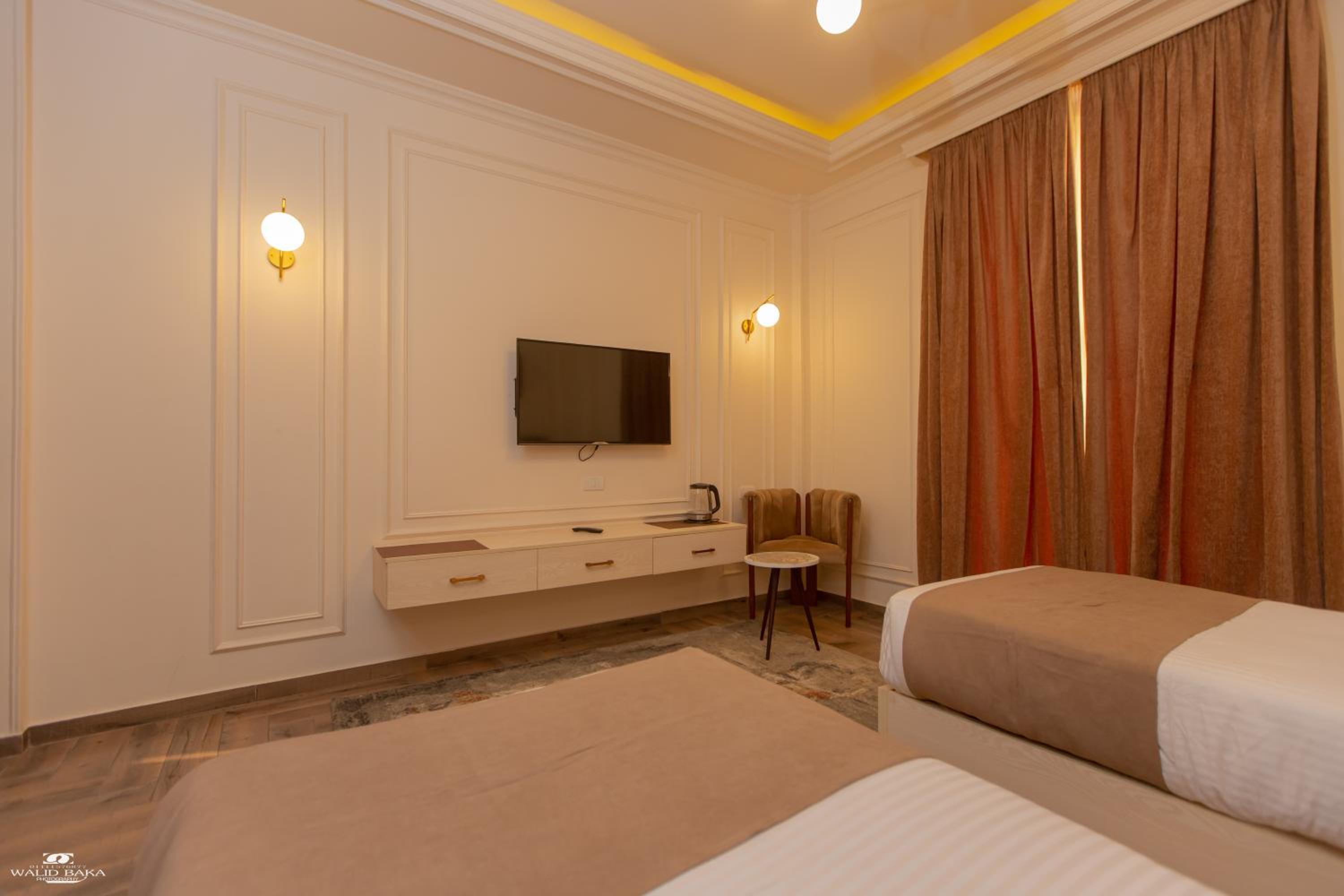 Deluxe Double Room thumbnail 5