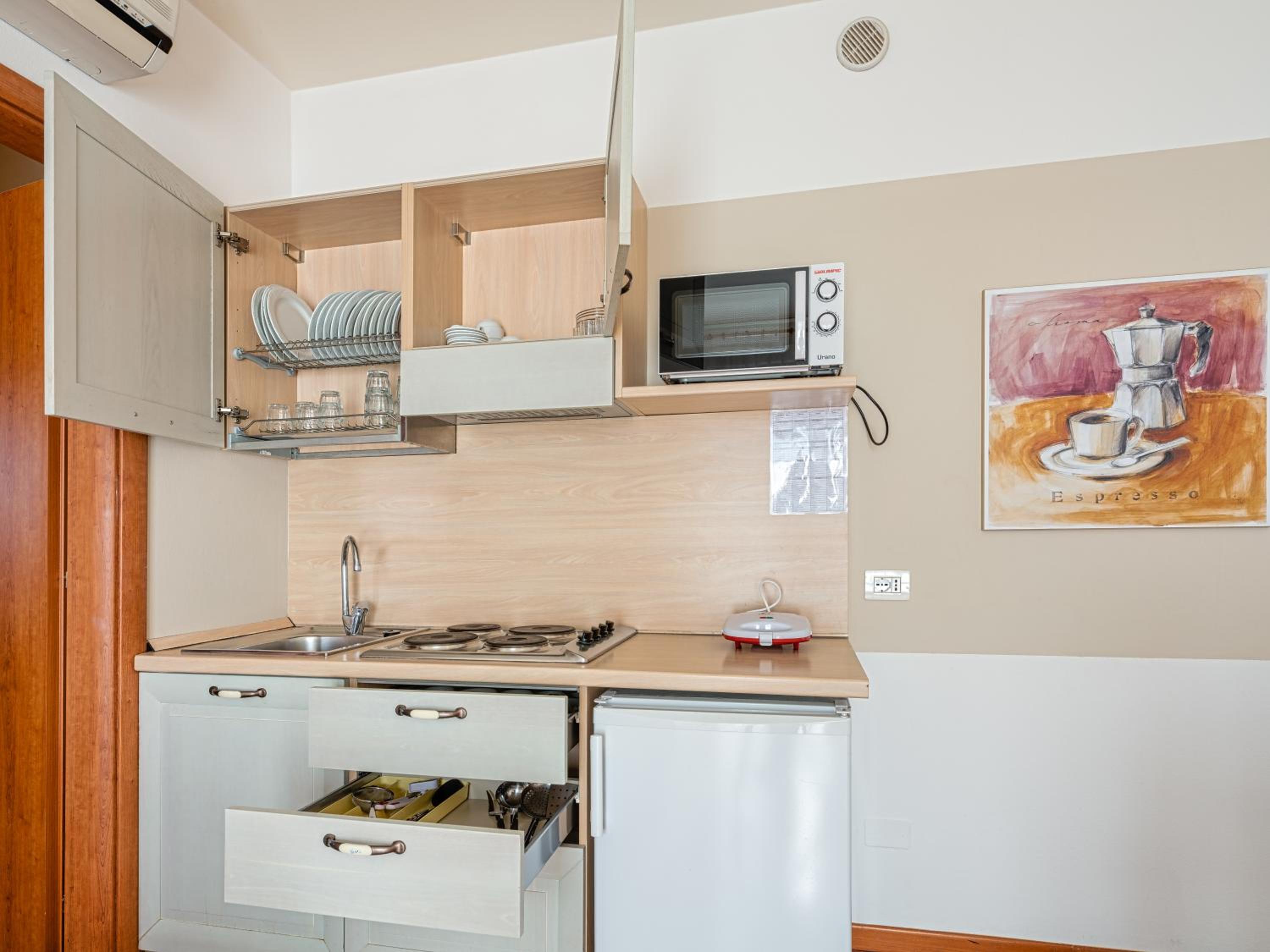 Economy One-Bedroom Apartment (4 People) photo 3