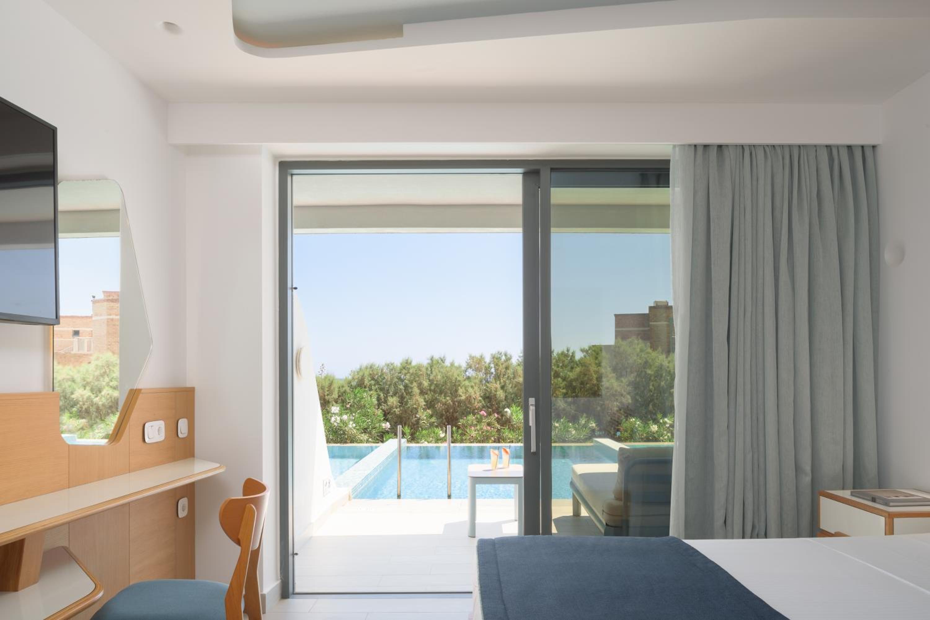 Two Bedroom Family with Individual Pool - Photo 2