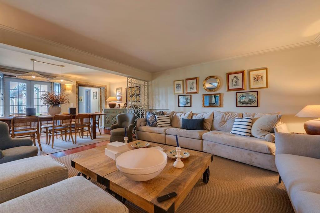 Five-Bedroom House photo 1