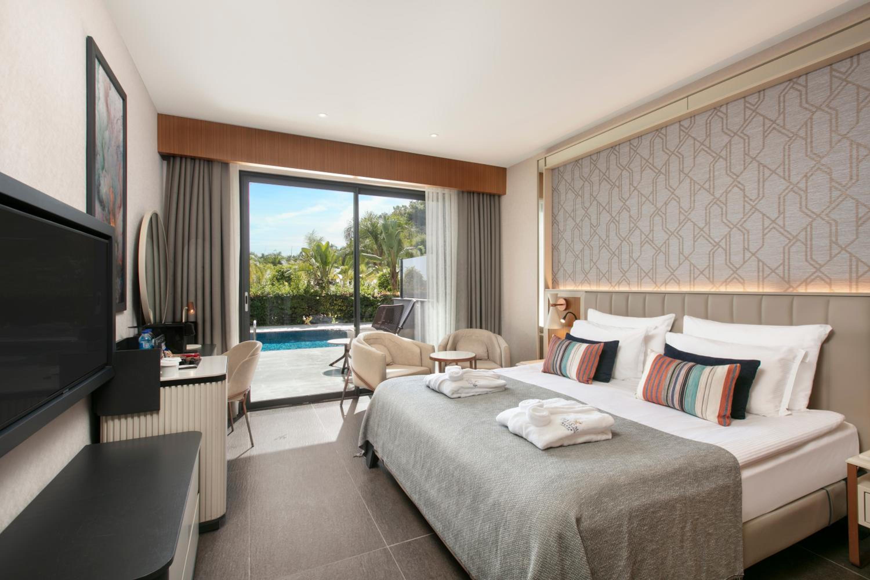 Chambre Familiale avec Accès Direct à la Piscine