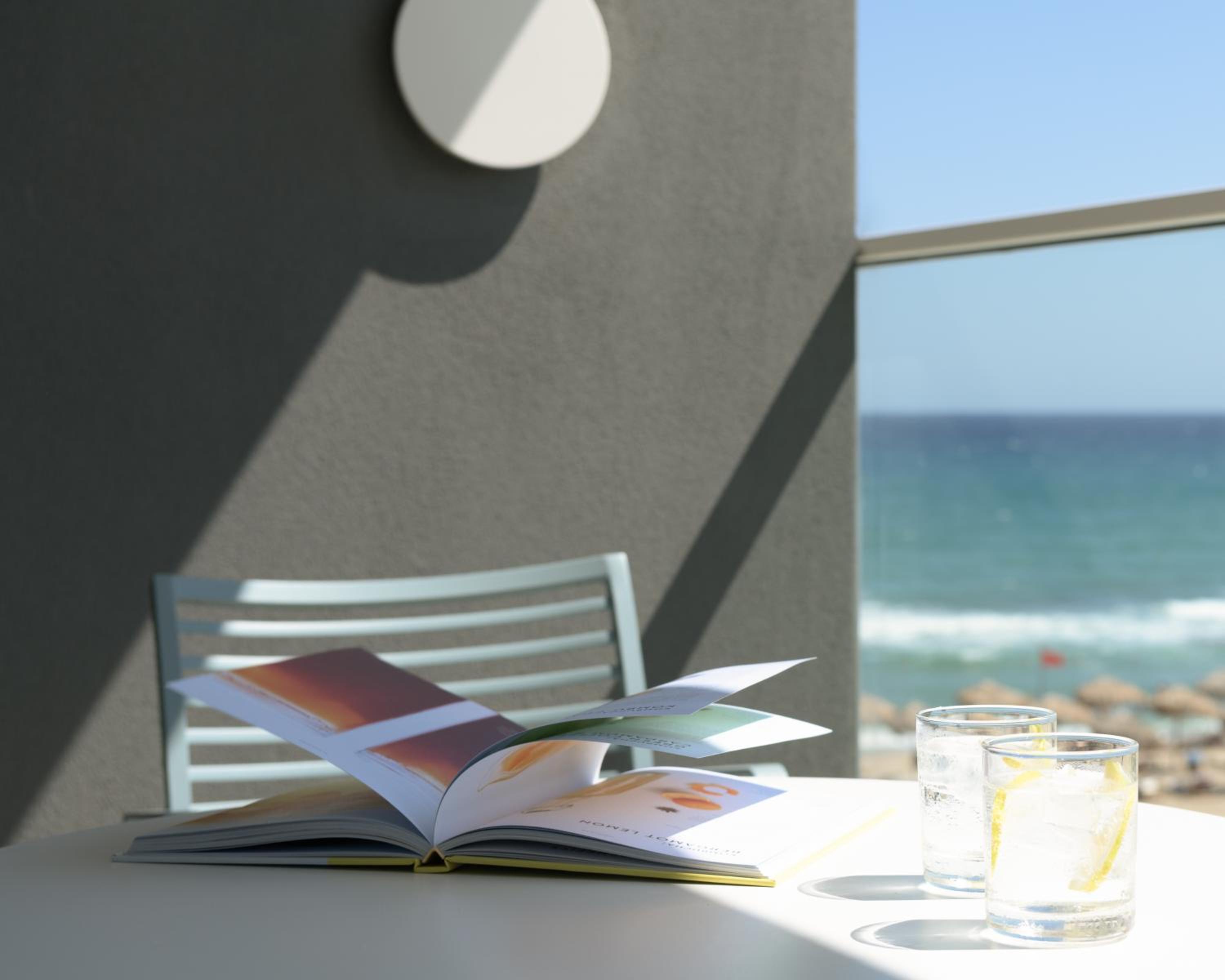 Superior Exclusive Pool or Sea View - Photo 2