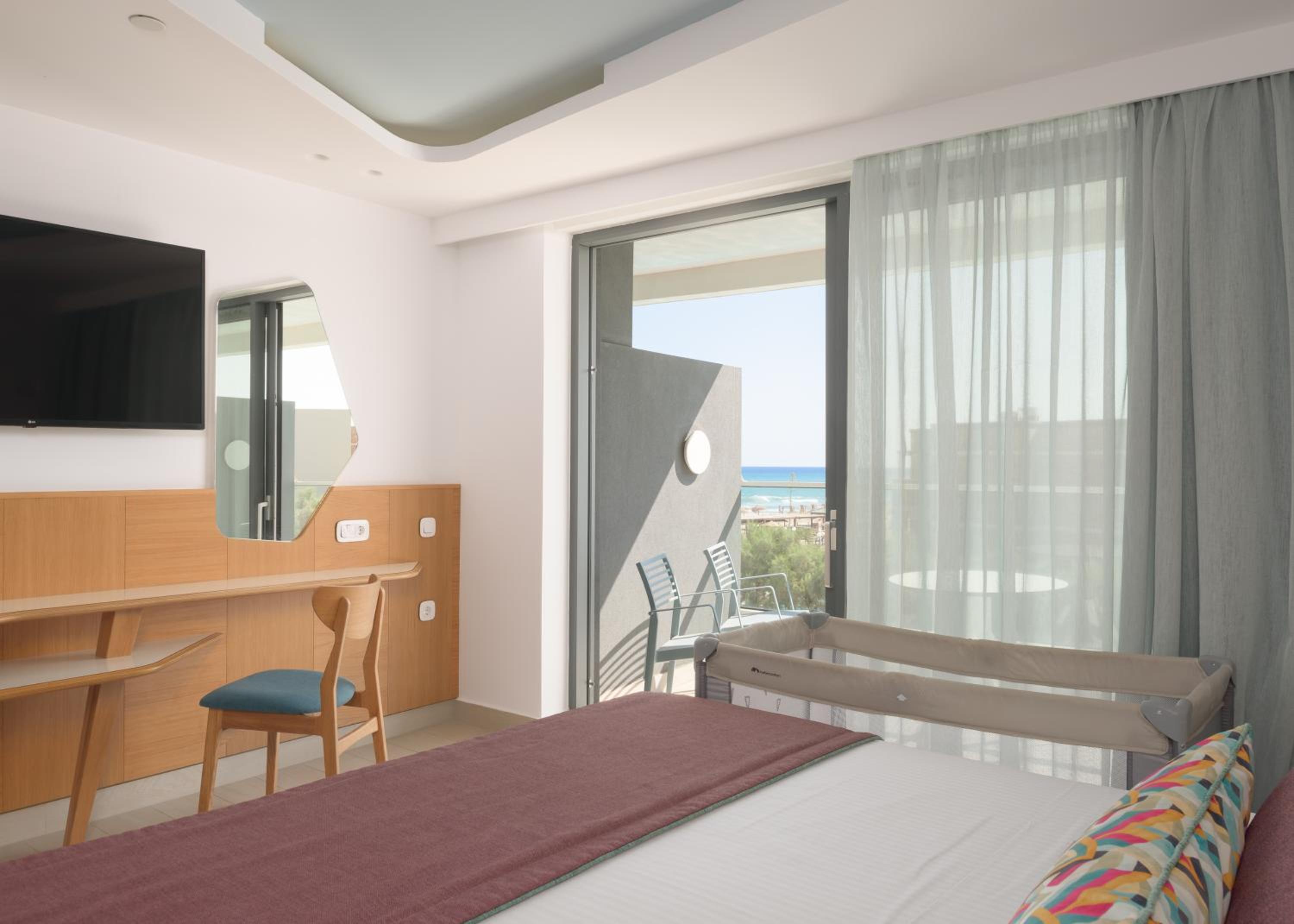 Superior Exclusive Pool or Sea View - Photo 7