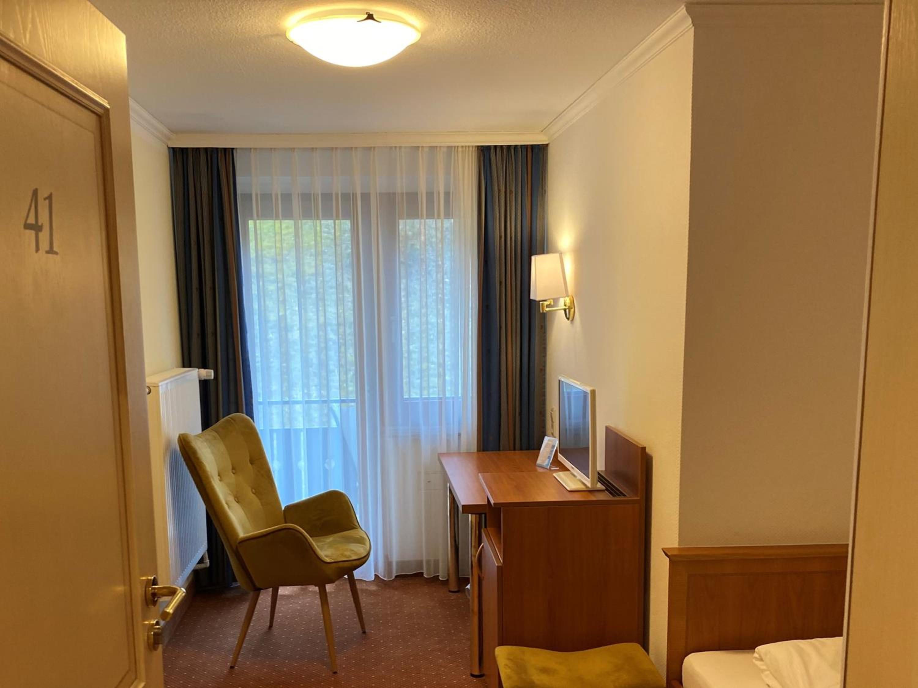 Single Room with Bathroom photo 1