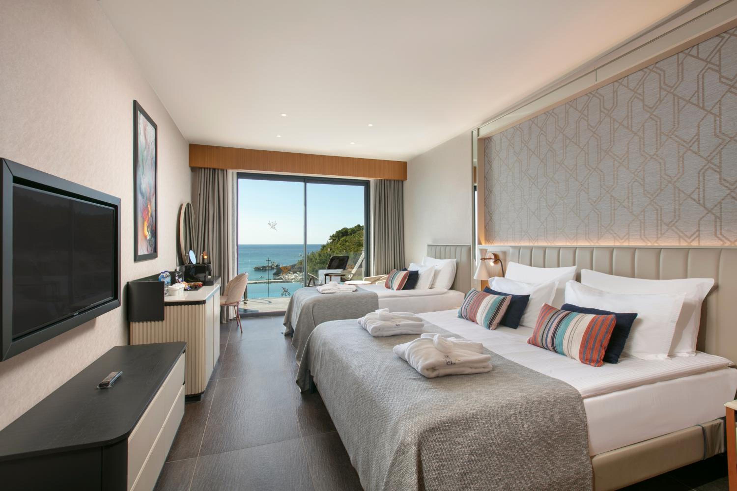 Chambre Supérieure - Accès Direct à la Piscine