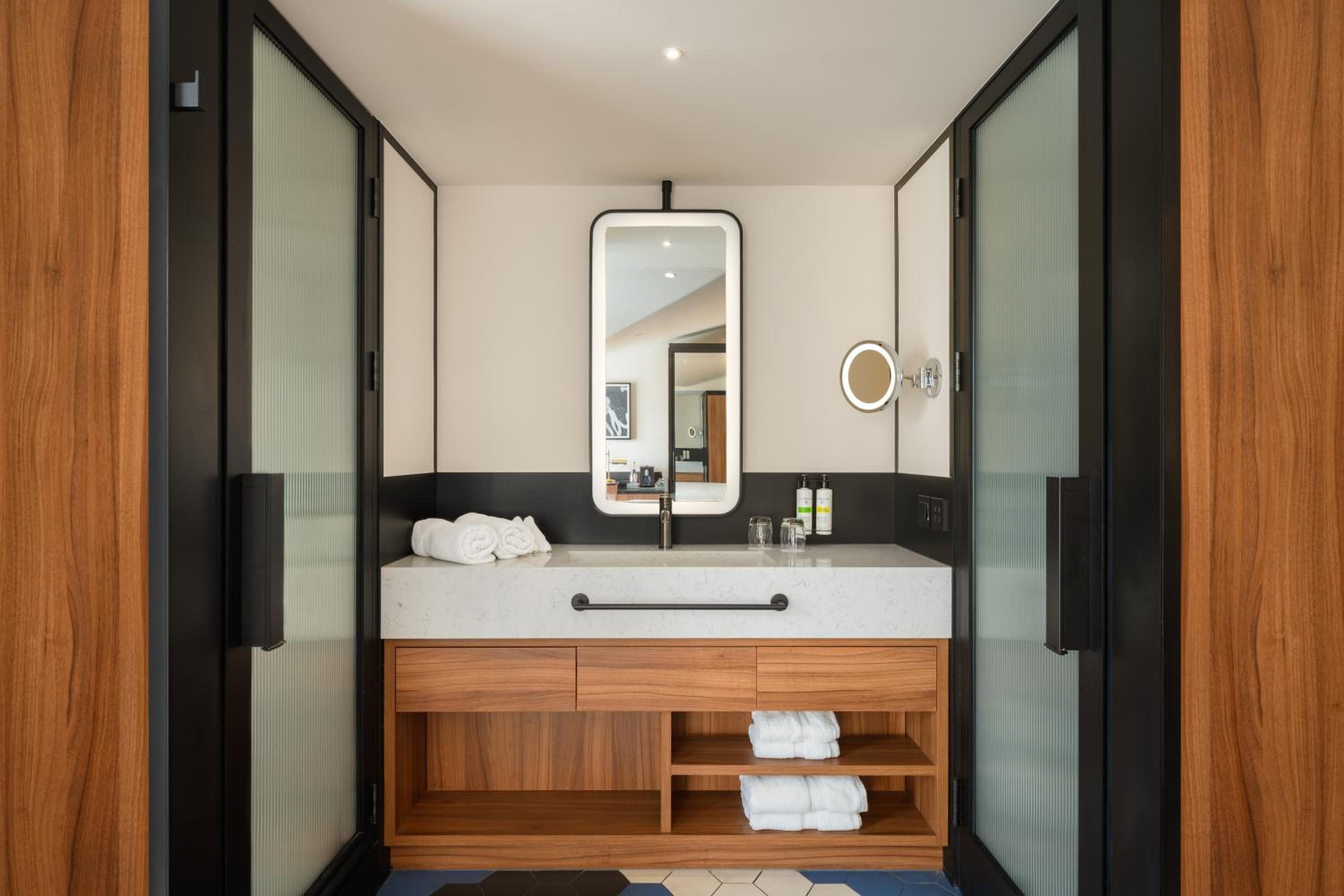 Premium Room - Photo 12