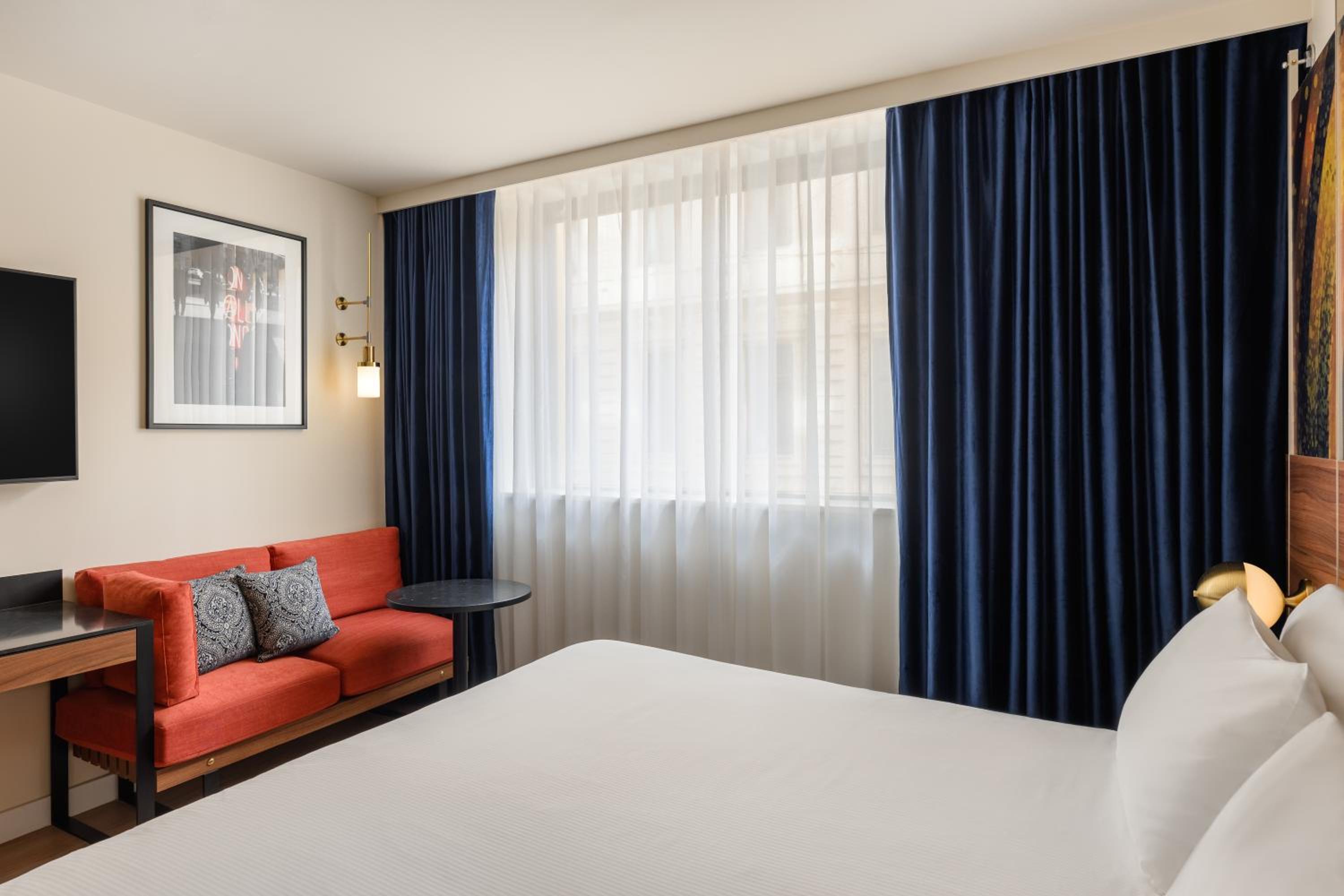 Deluxe Room - Photo 8