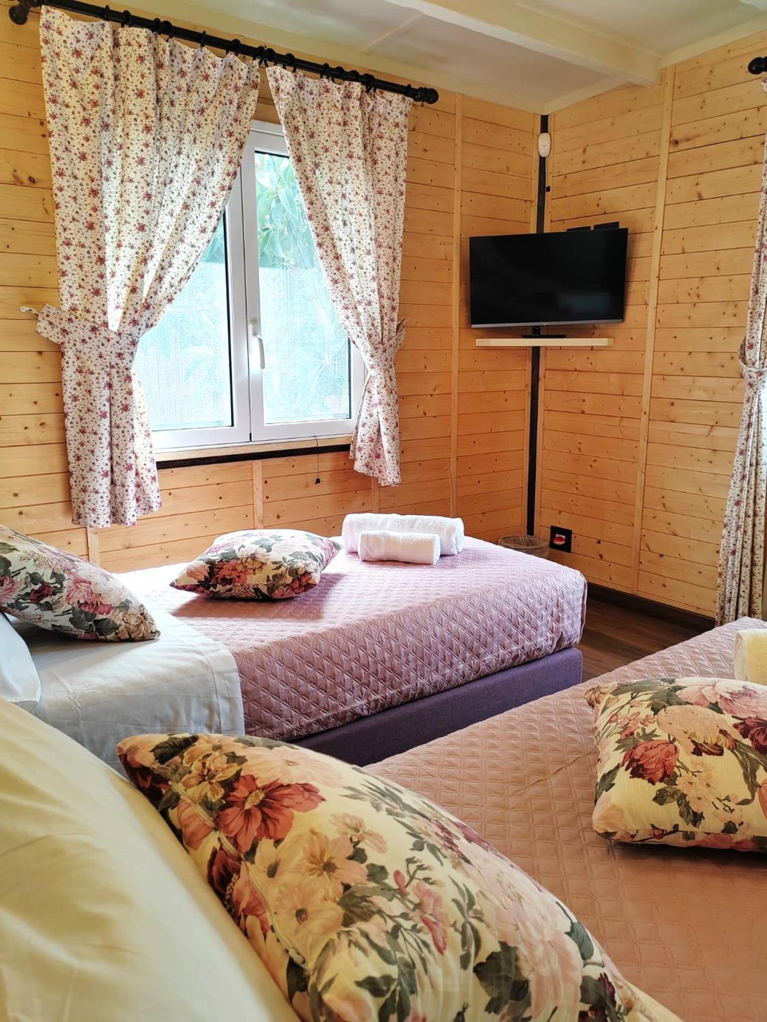 Double or Twin Room with Private Bathroom photo 3
