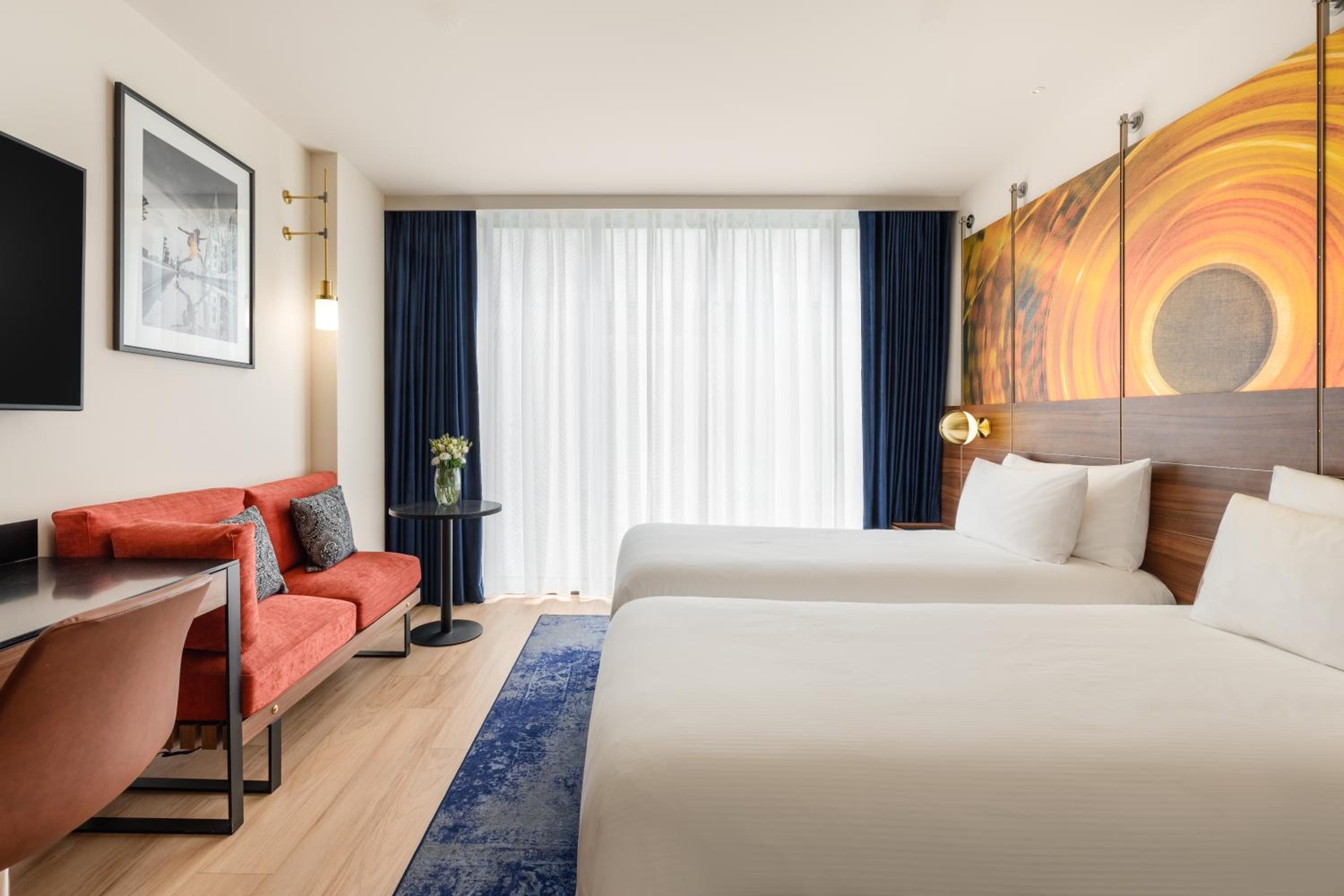 Deluxe Twin Room thumbnail 6