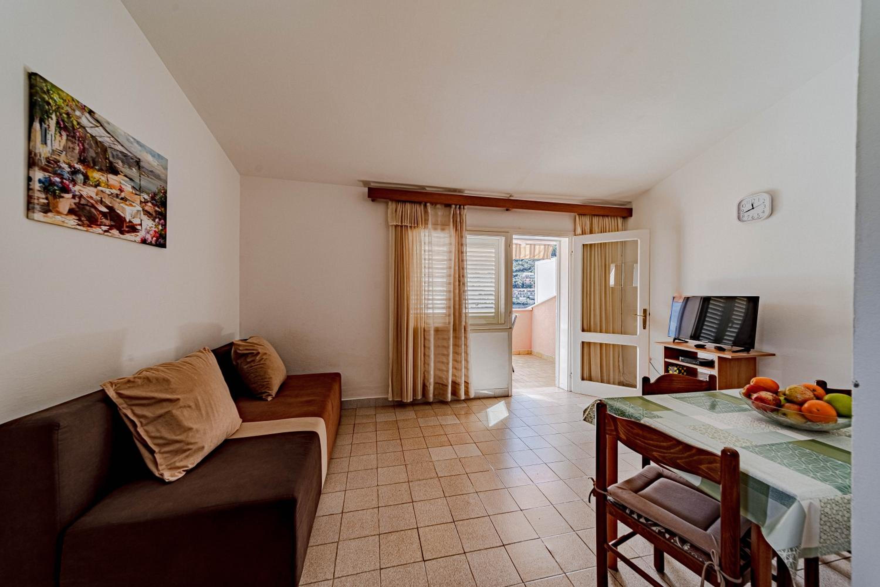 One-Bedroom Apartment with Balcony and Sea View photo 1
