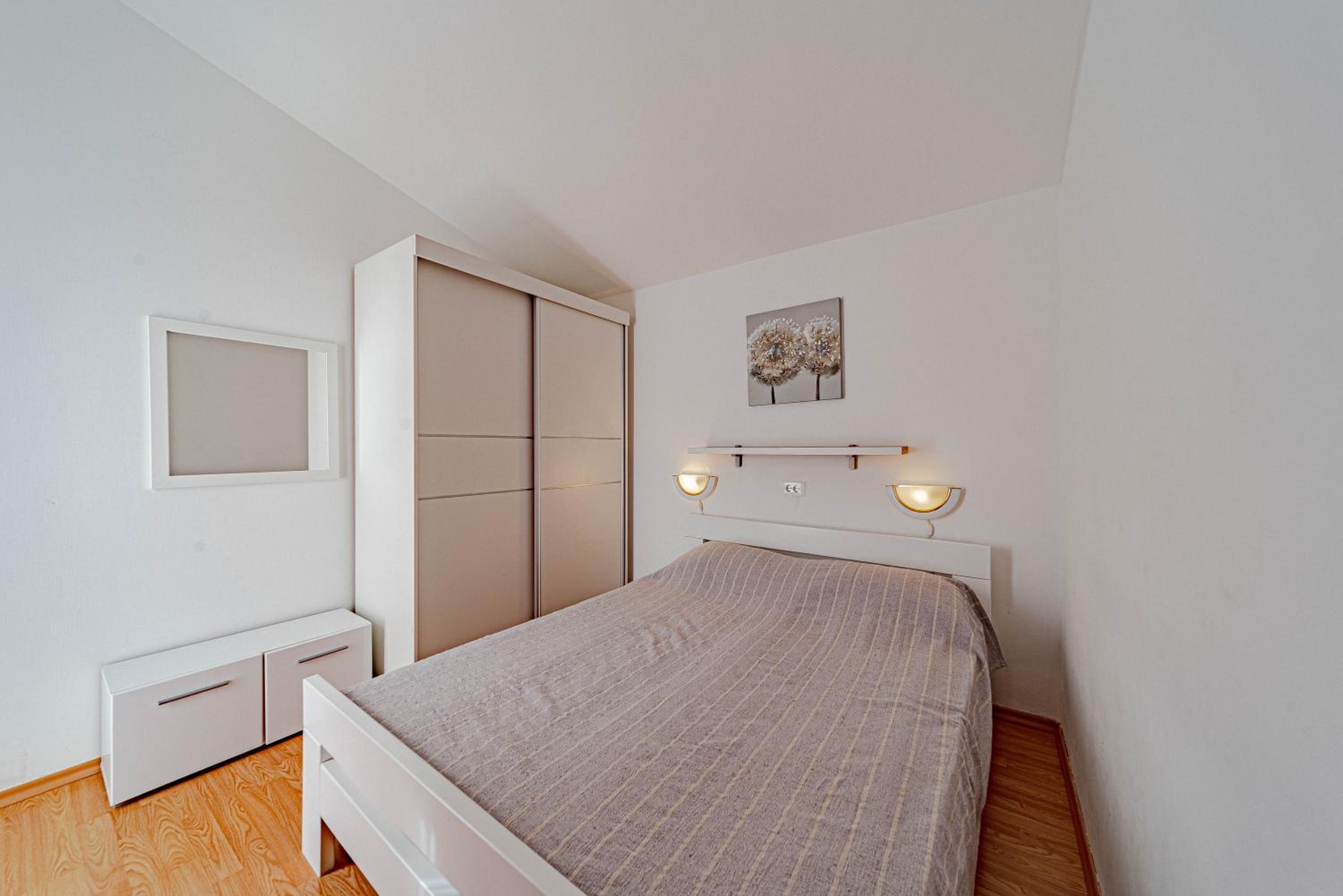 Two-Bedroom Apartment with Balcony and Sea View photo 3