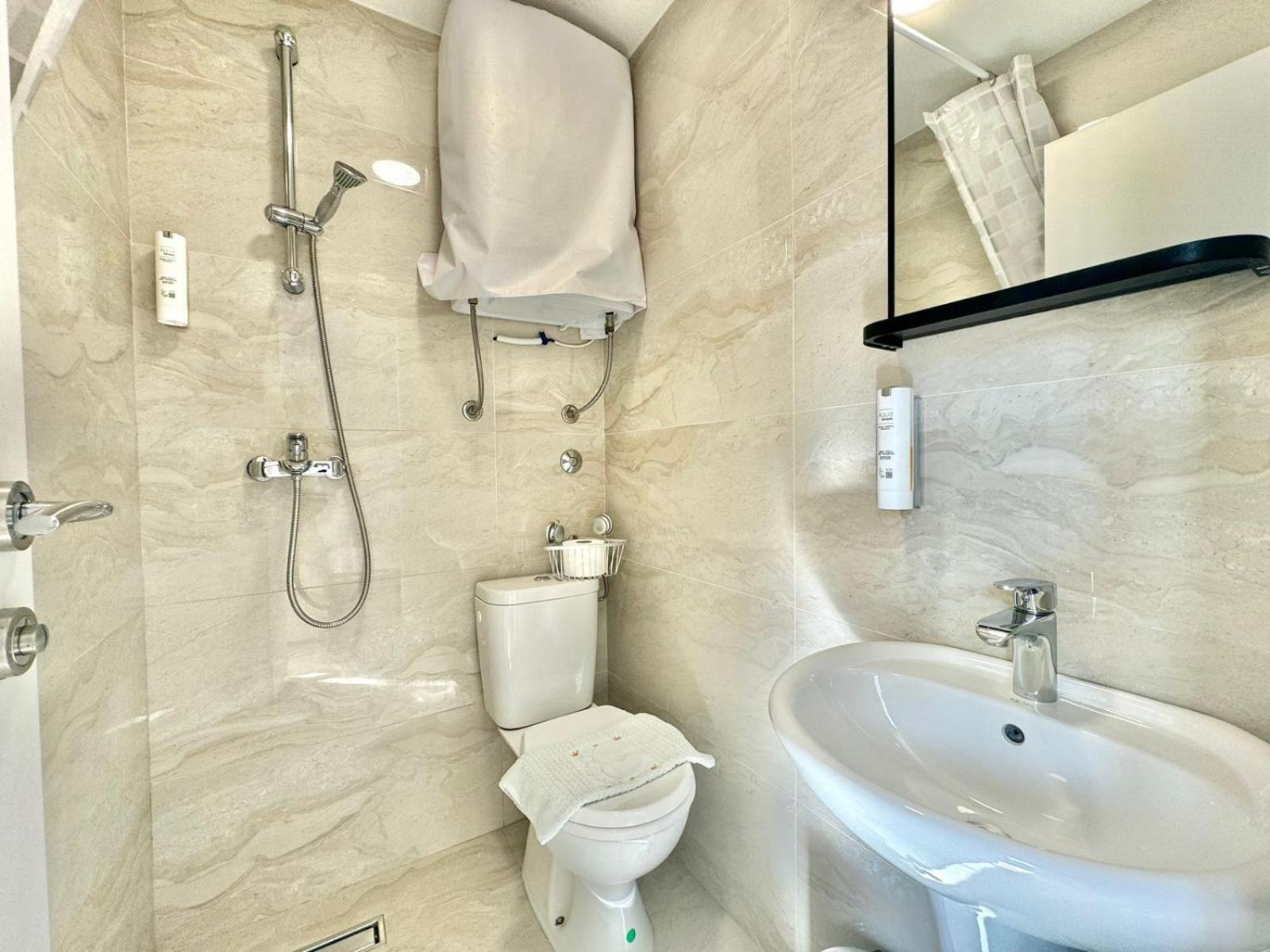 Studio Apartment - Photo 5