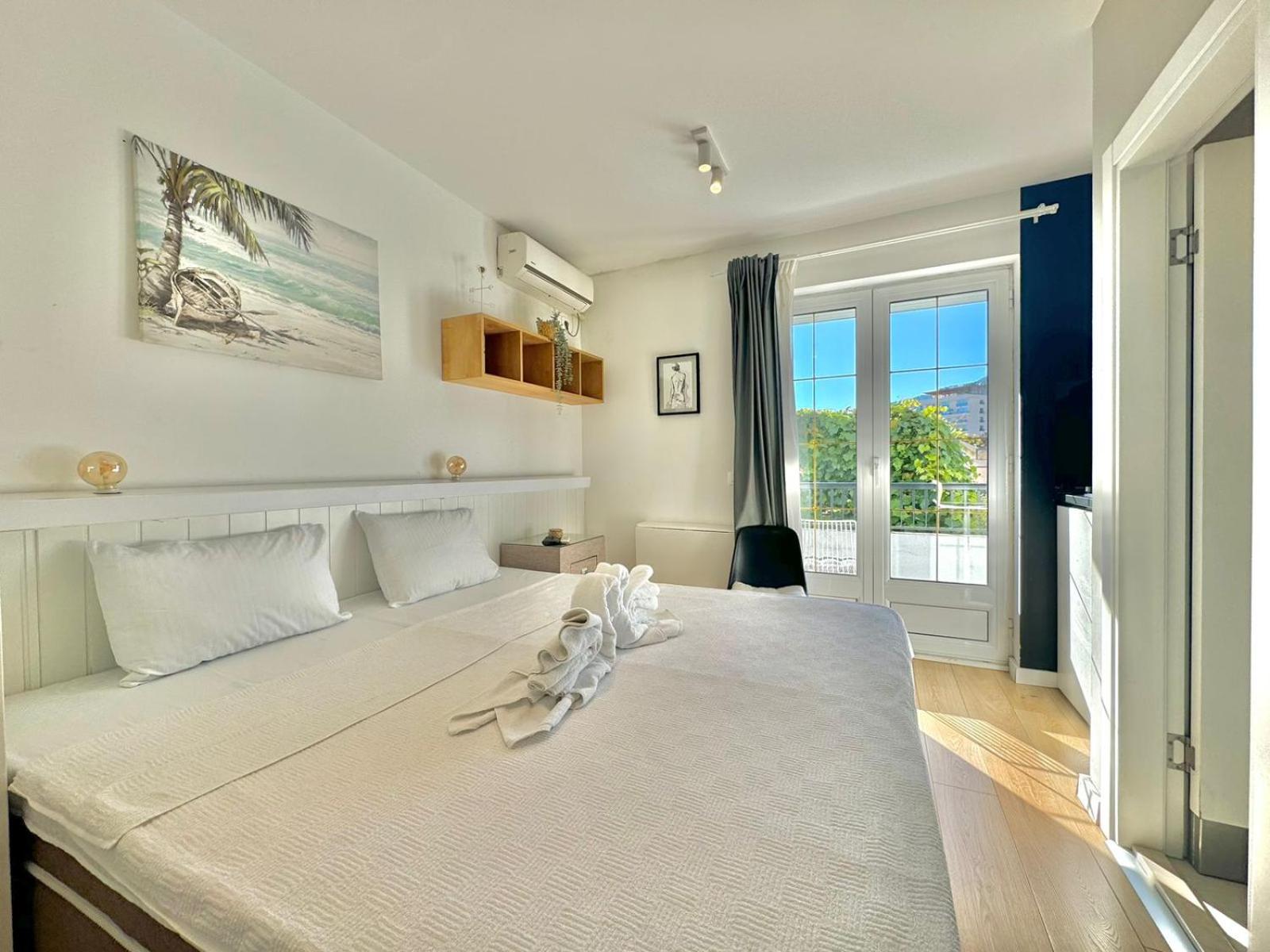 Studio Apartment - Photo 1