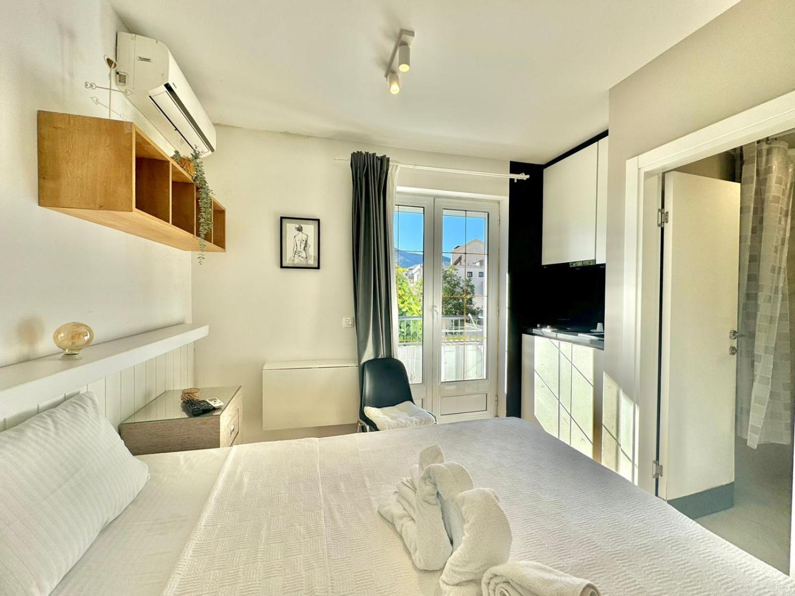 Studio Apartment - Photo 4