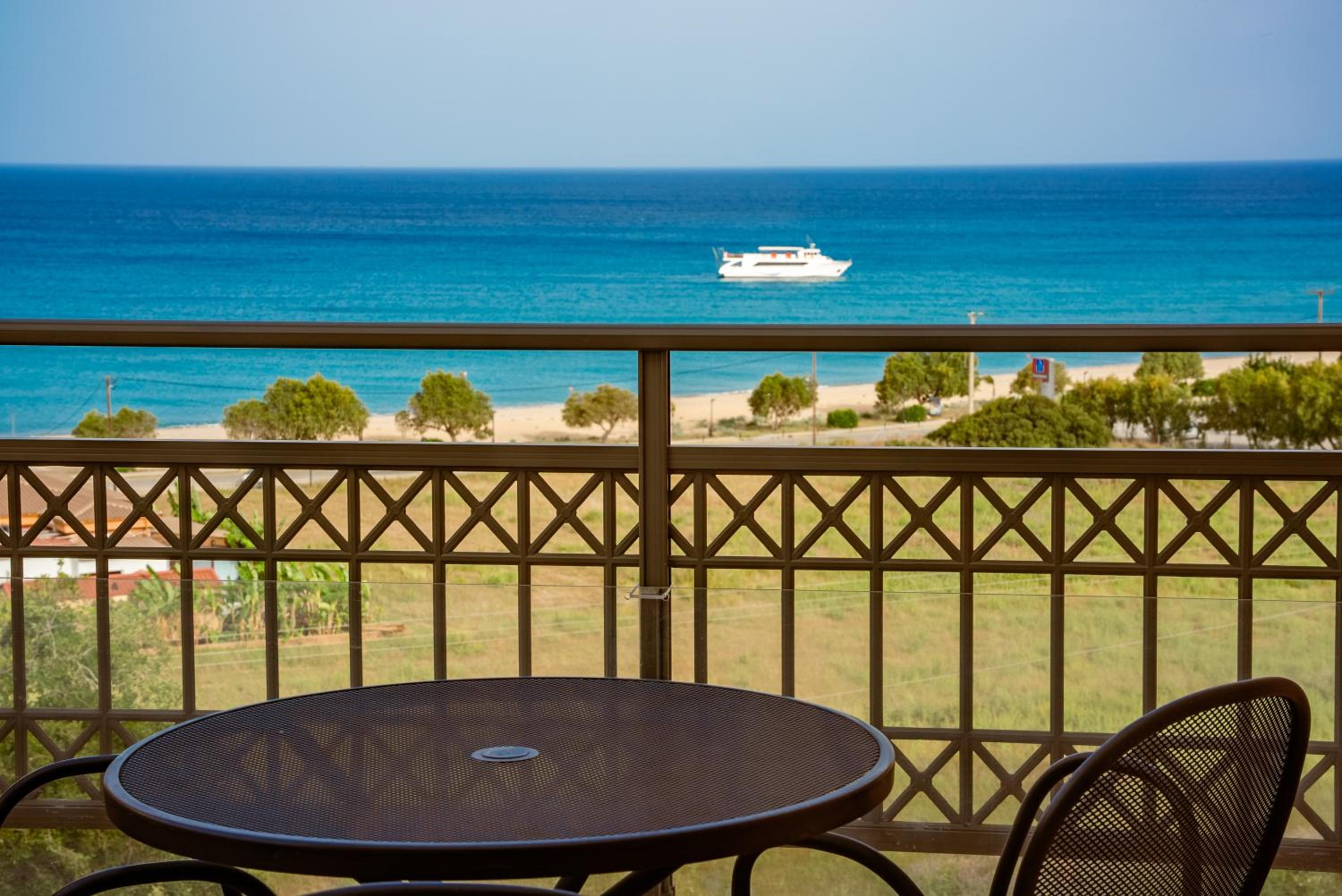 Deluxe Triple Room with Sea View photo 3