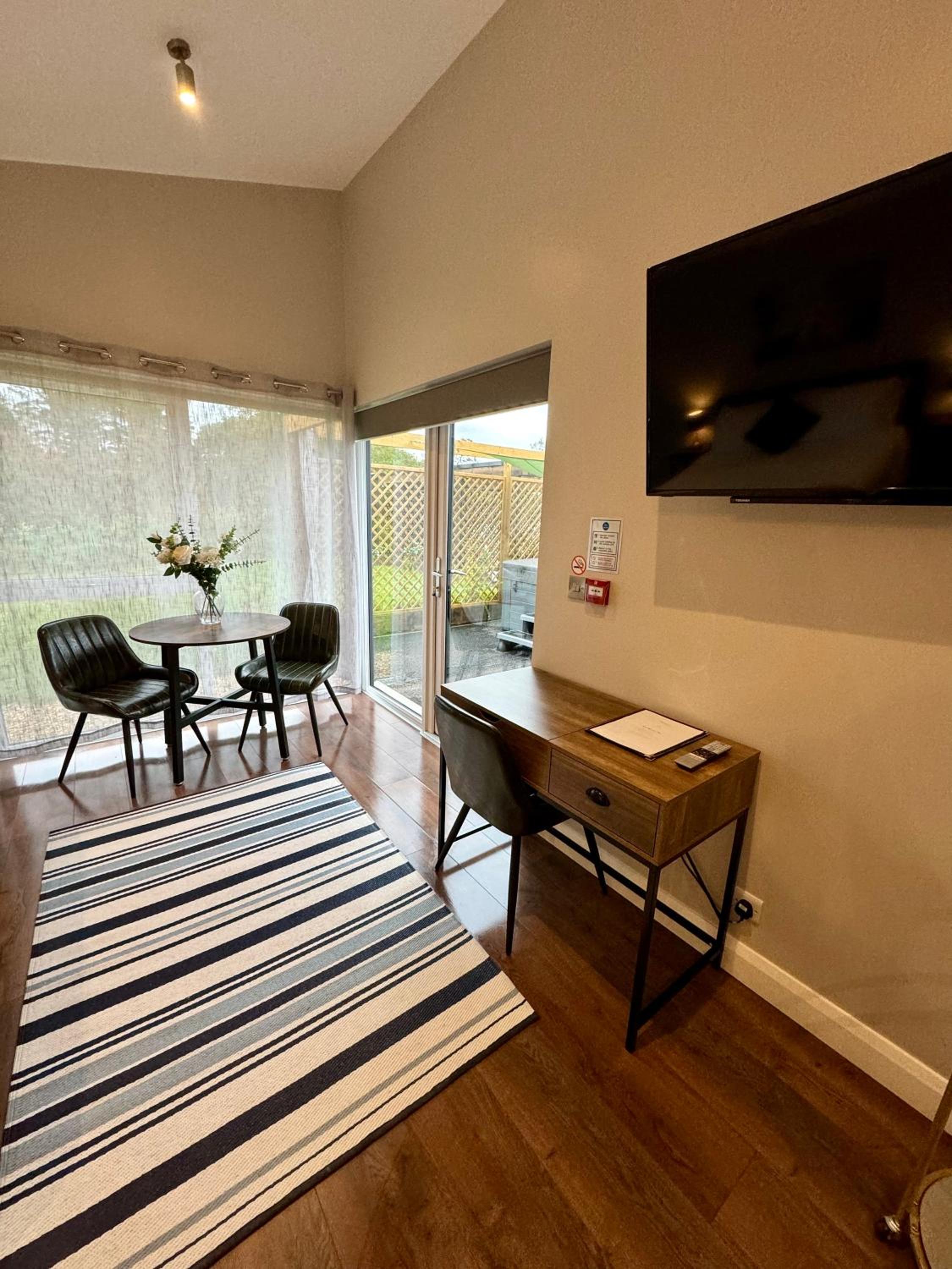 One-Bedroom Chalet - Photo 2
