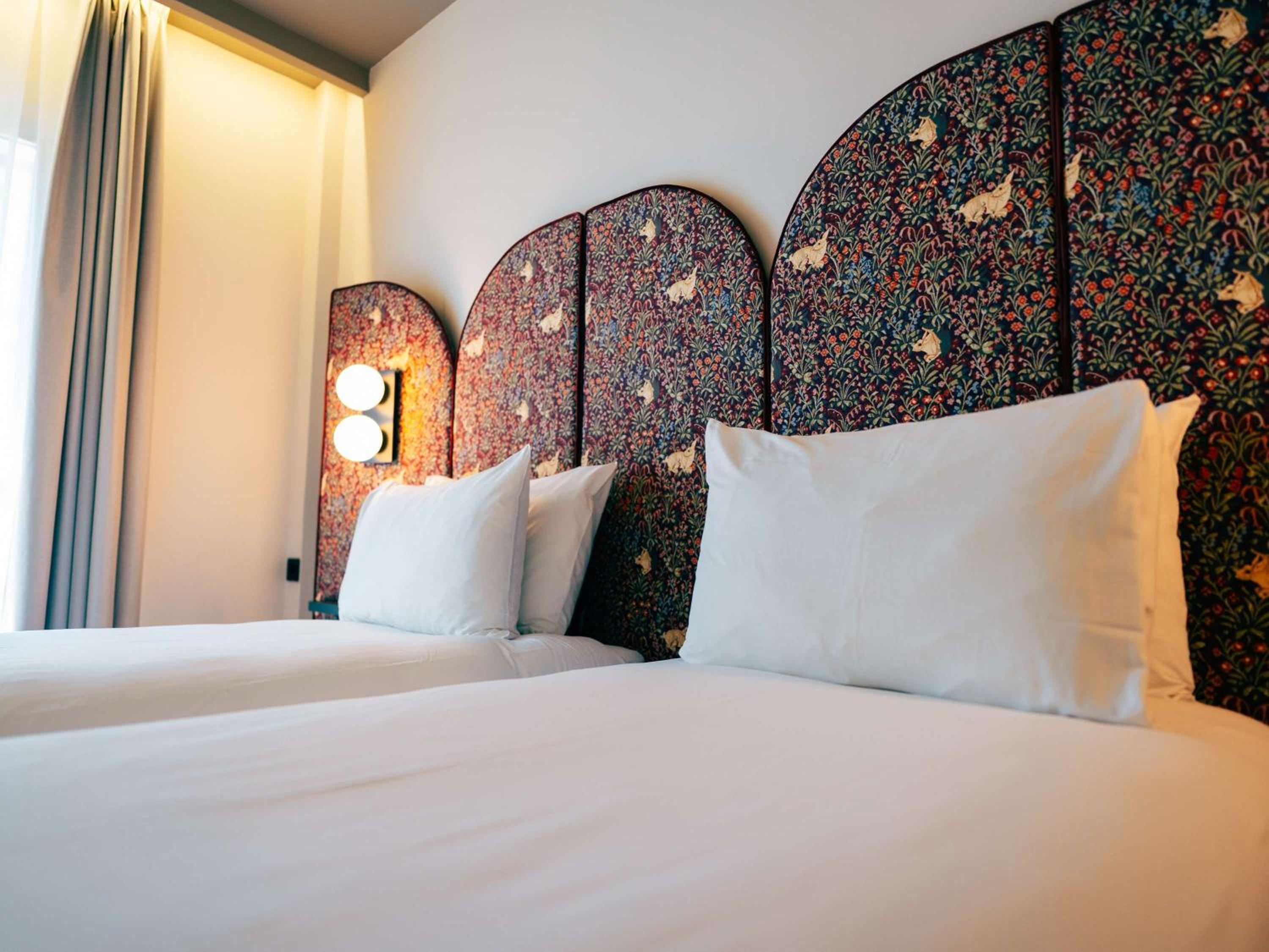 Standard room with 2 single beds thumbnail 6