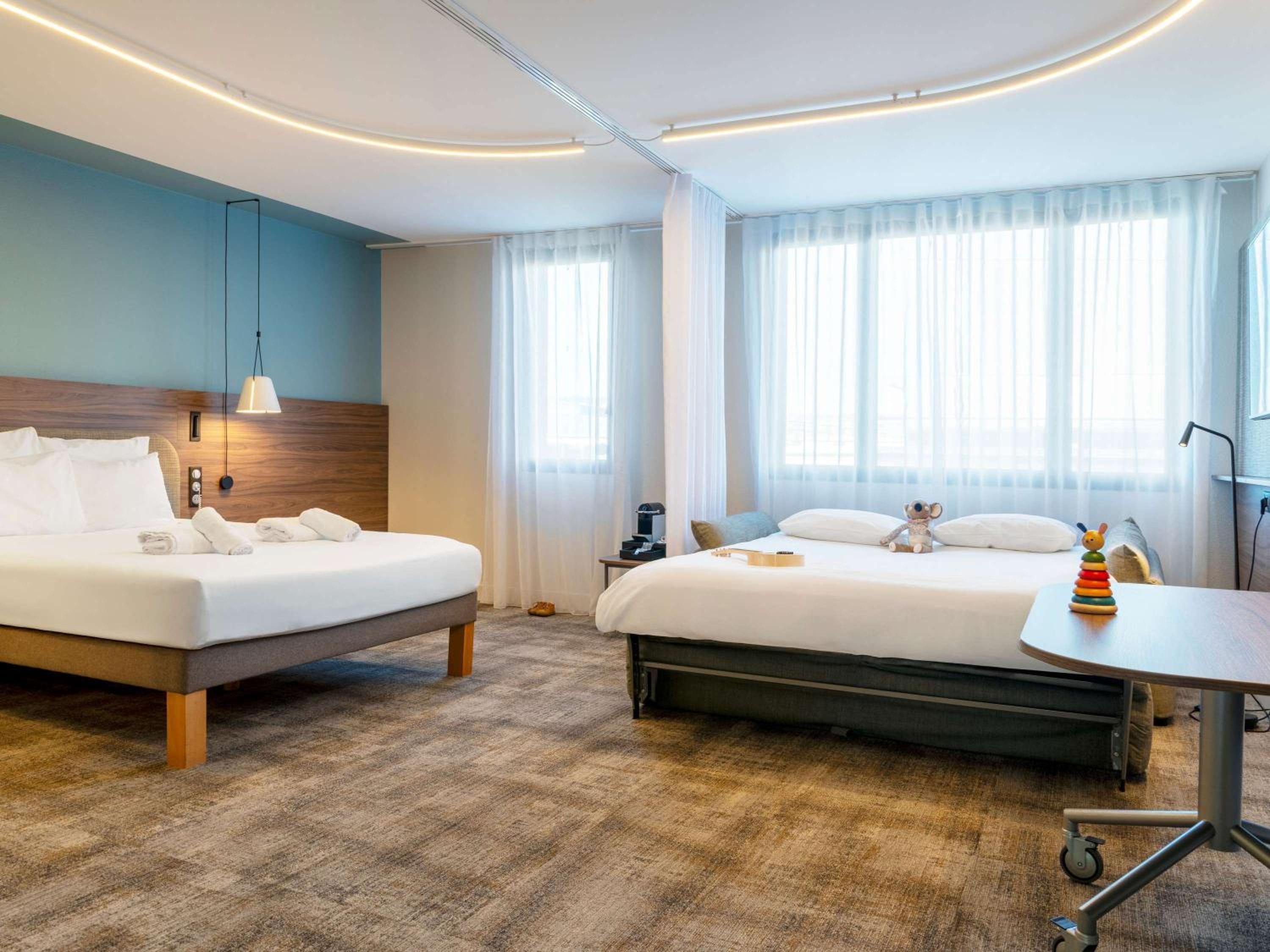 Executive Suite with Double Bed and Sofa Bed - Photo 2