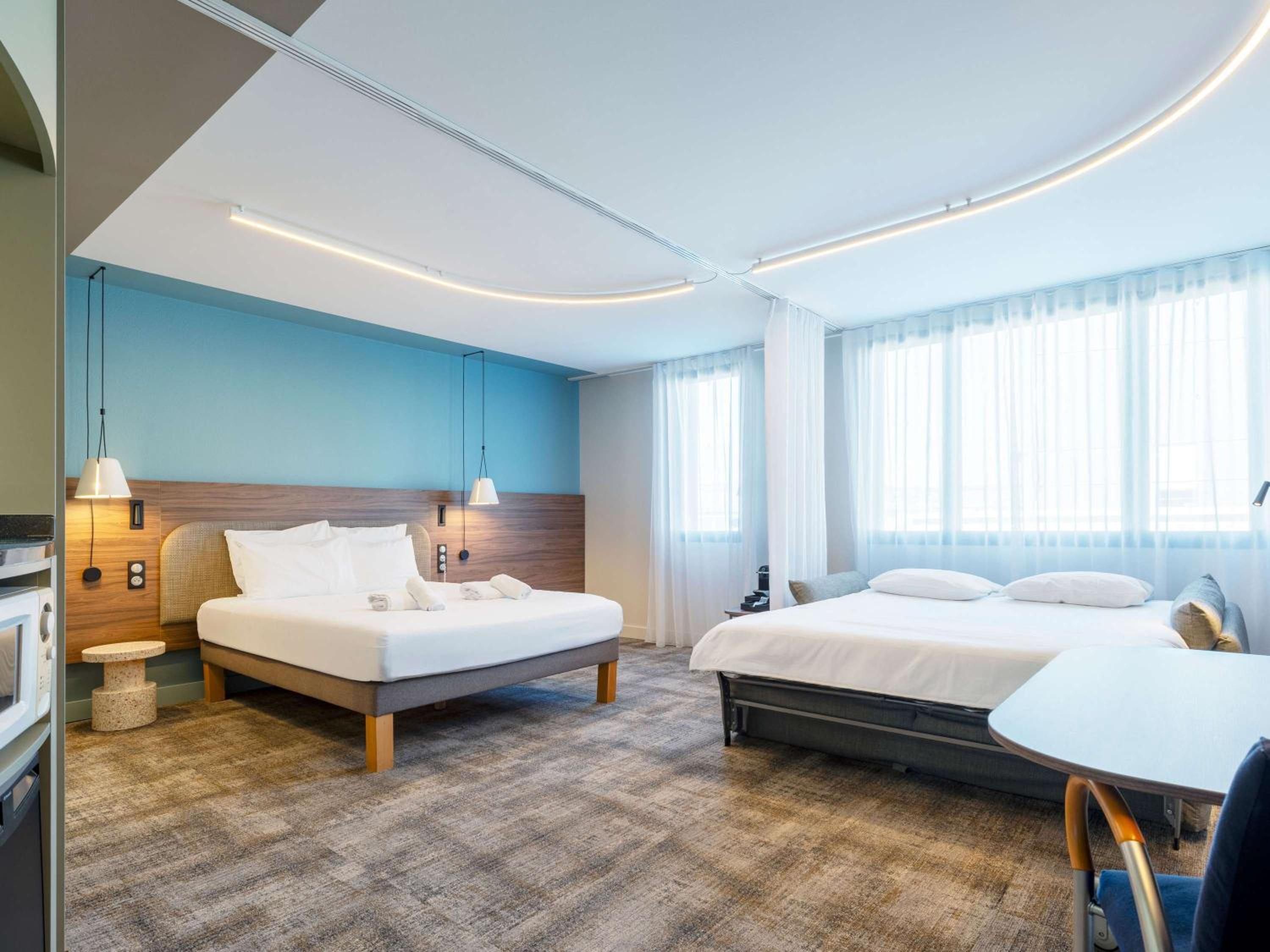 Executive Suite with Double Bed and Sofa Bed - Photo 4