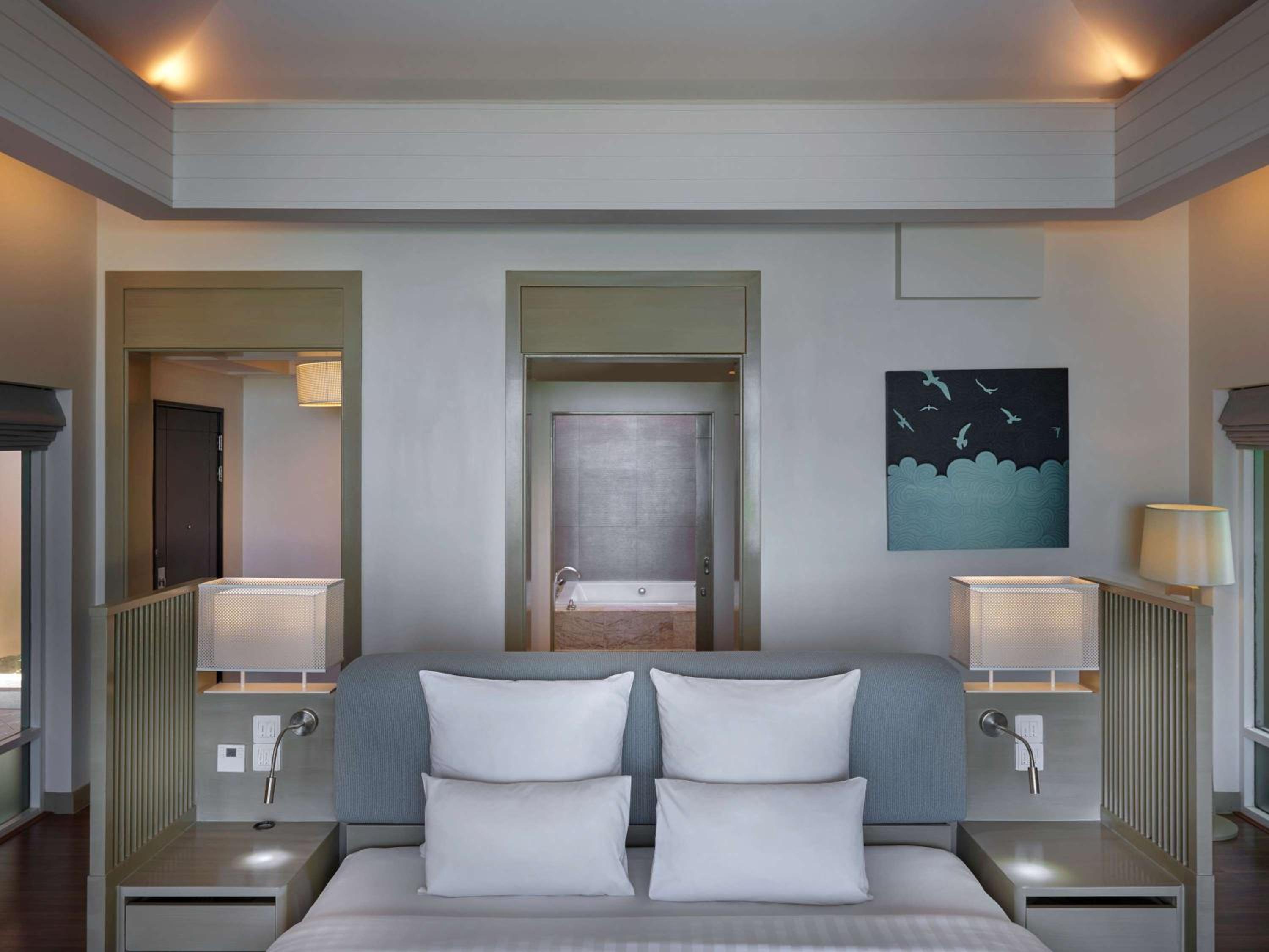 Pool Villa Sea View, 1 King Bed, Island’s Most Stunning Sunrise - Photo 7