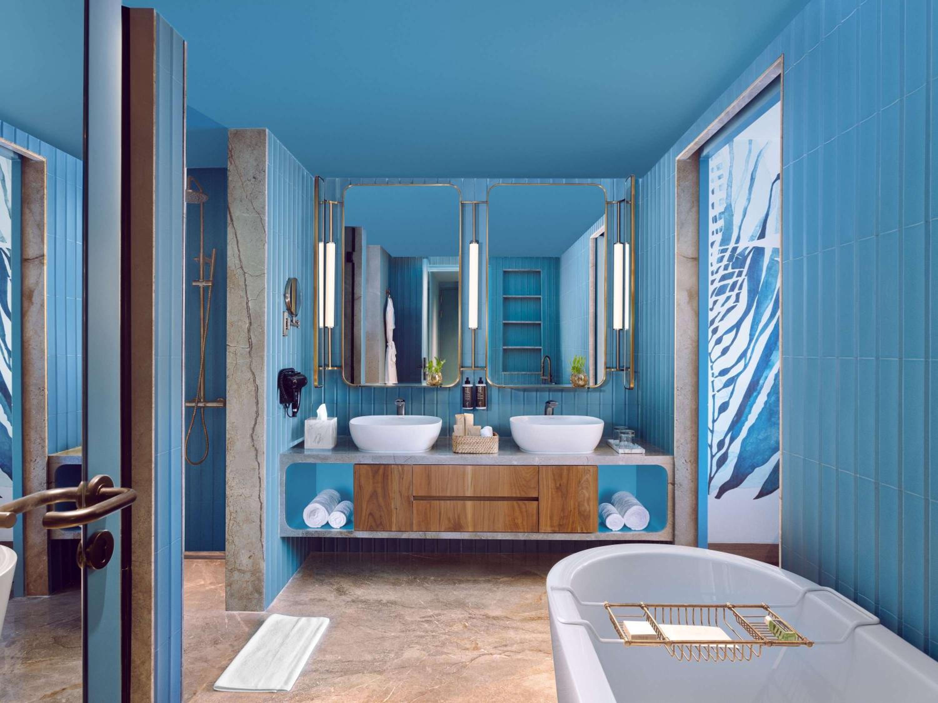 Executive Double Suite with Sofa Bed and Balcony - 2 pints of Beer & 20% off on SPA once per stay - Happy Hour Special: 50% discount on select brands (4-8 PM ) - Photo 3