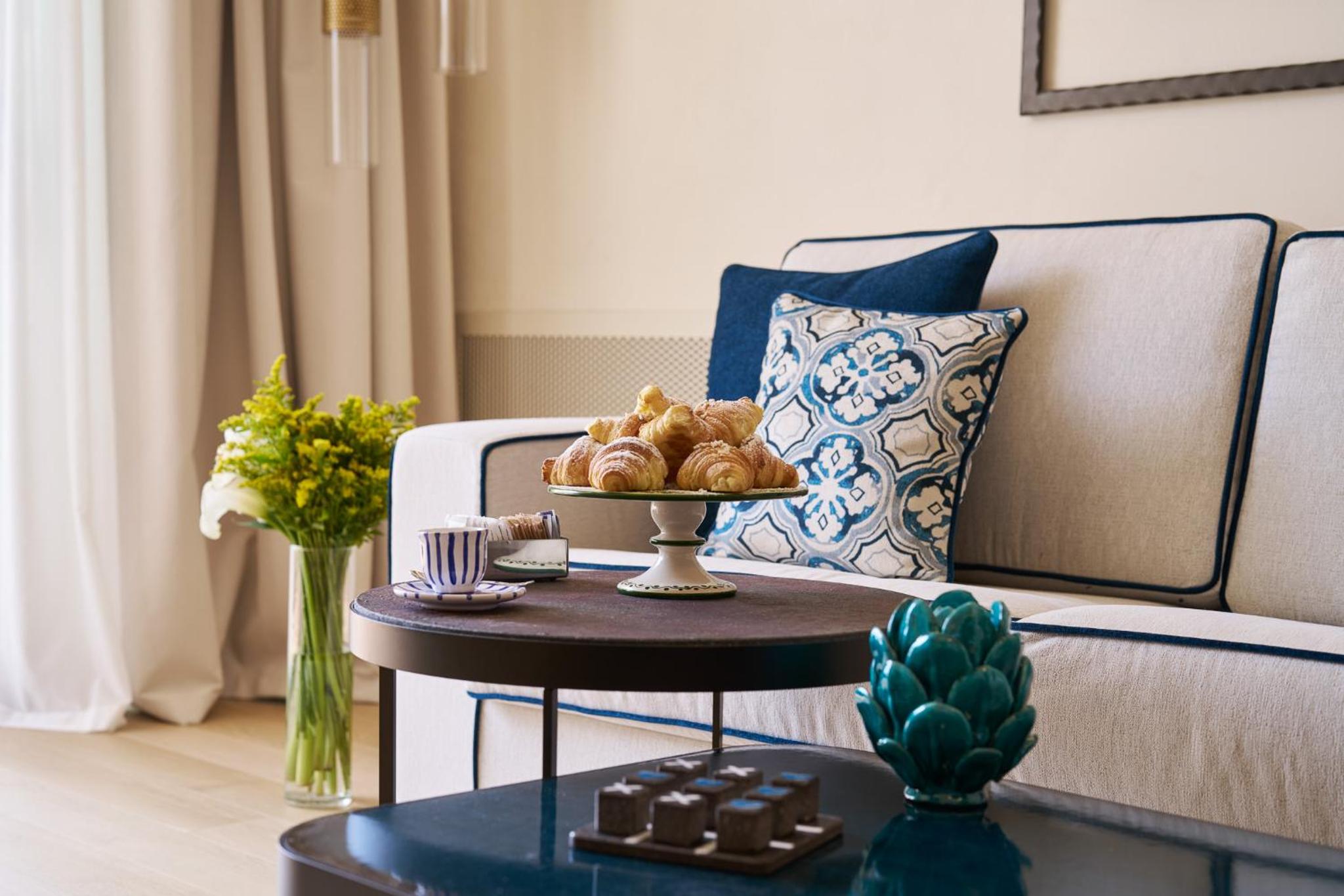 Executive Suite - Photo 3