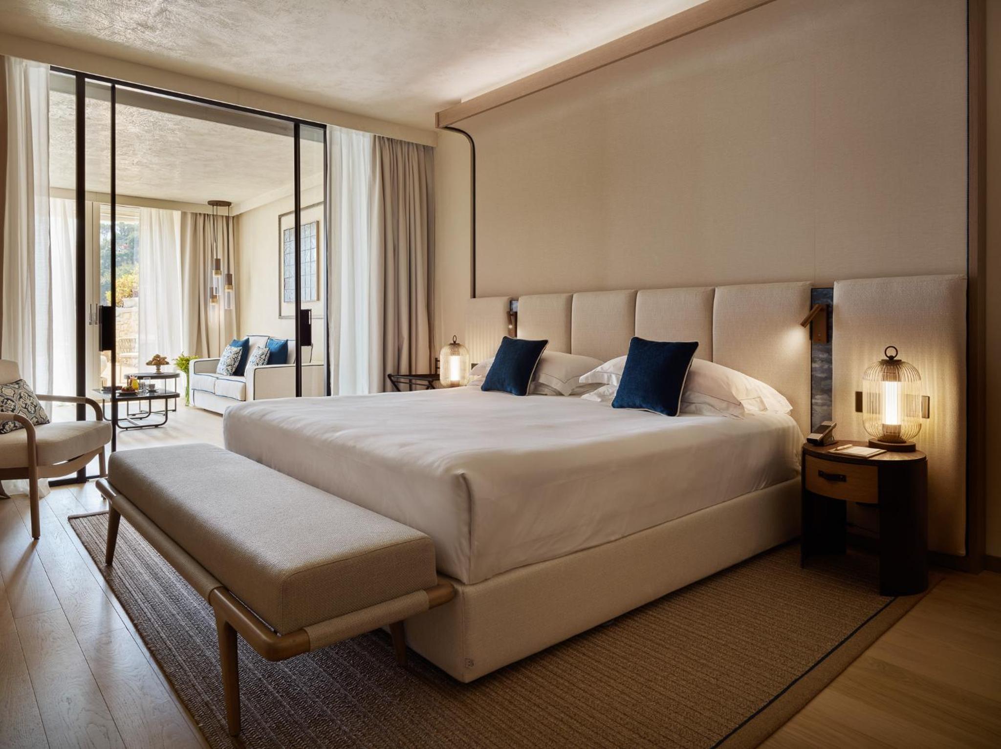 Executive Suite - Photo 1