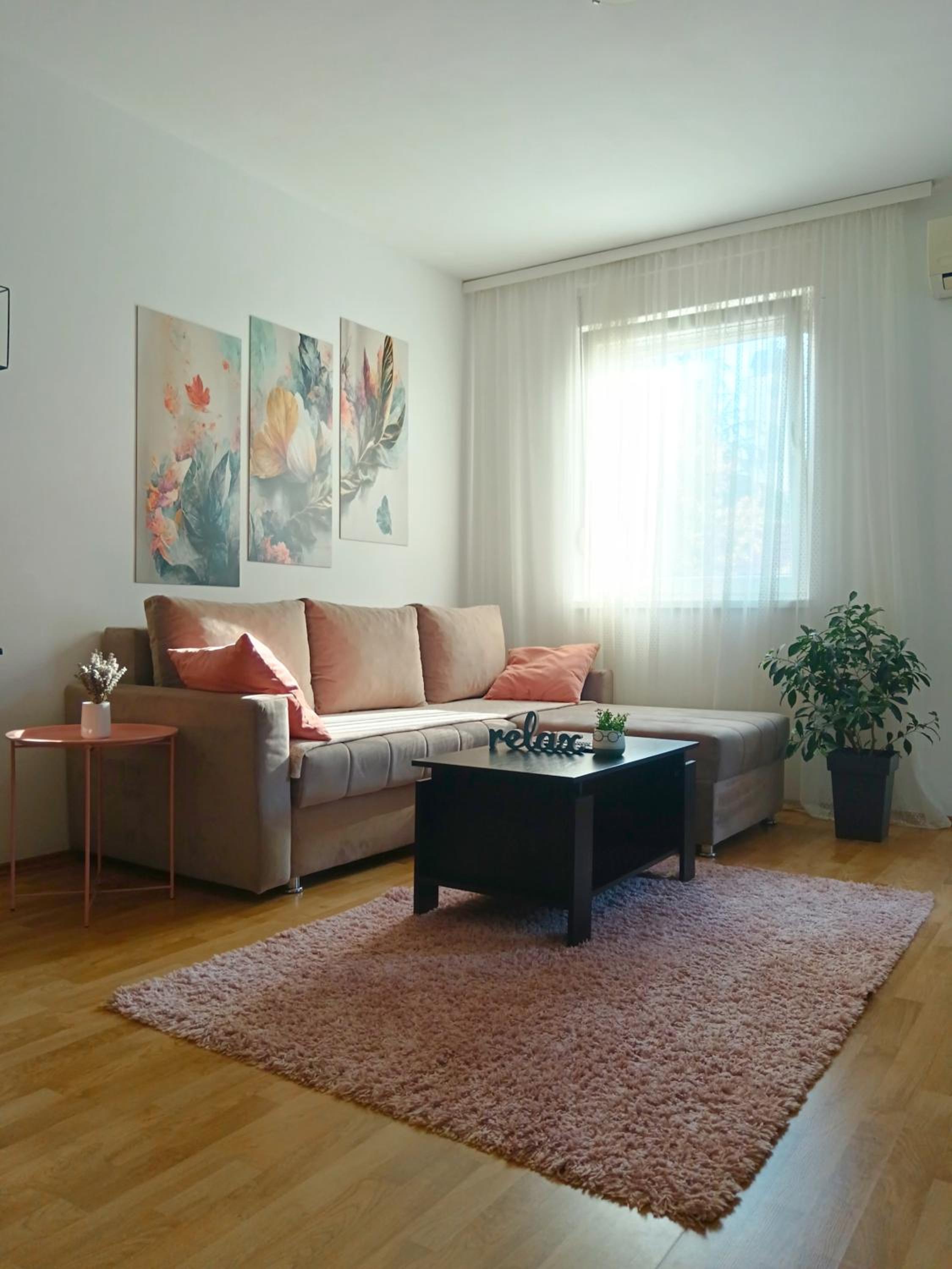 One-Bedroom Apartment photo 1