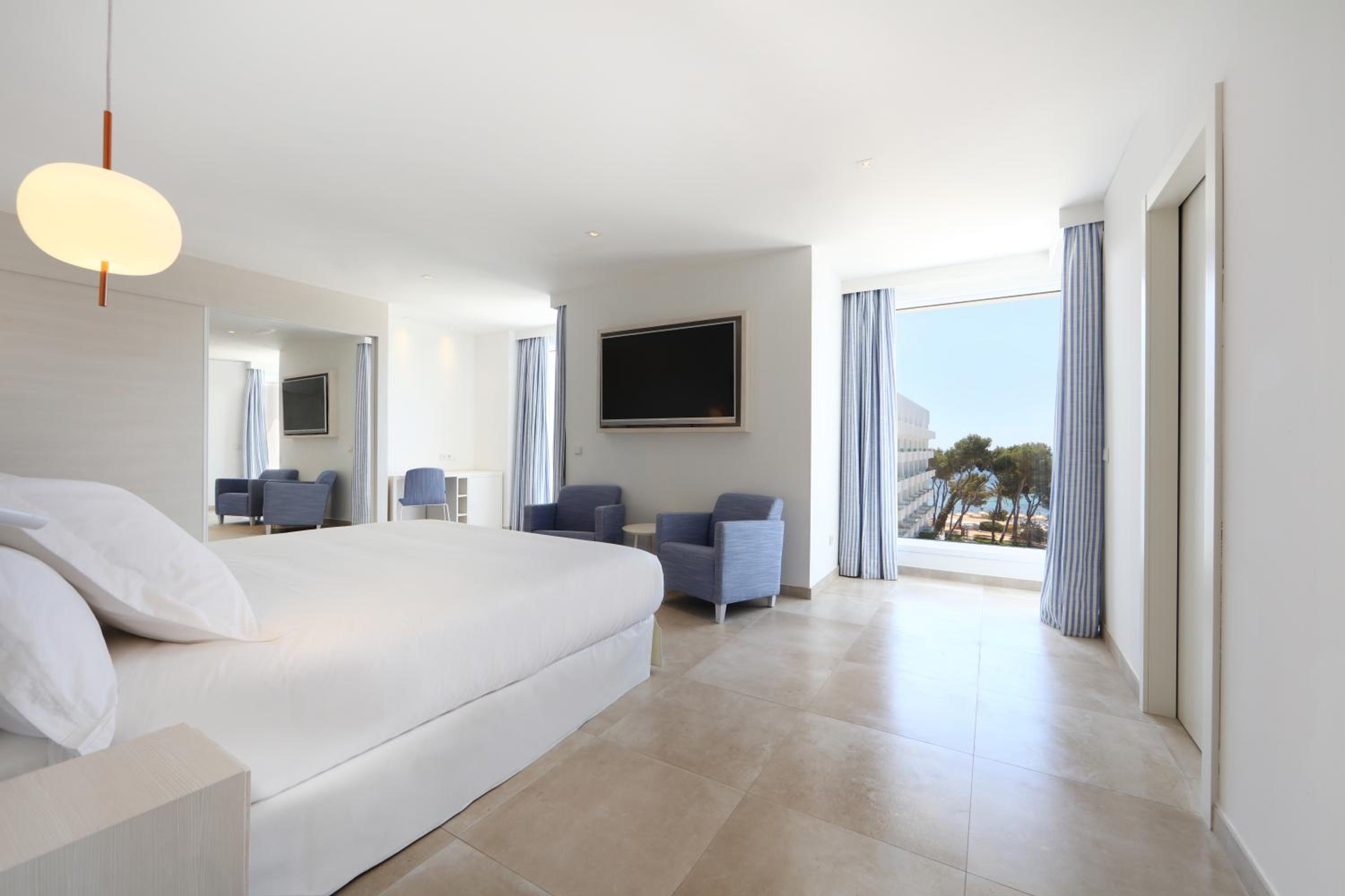 Junior Suite with Sea View - Photo 2