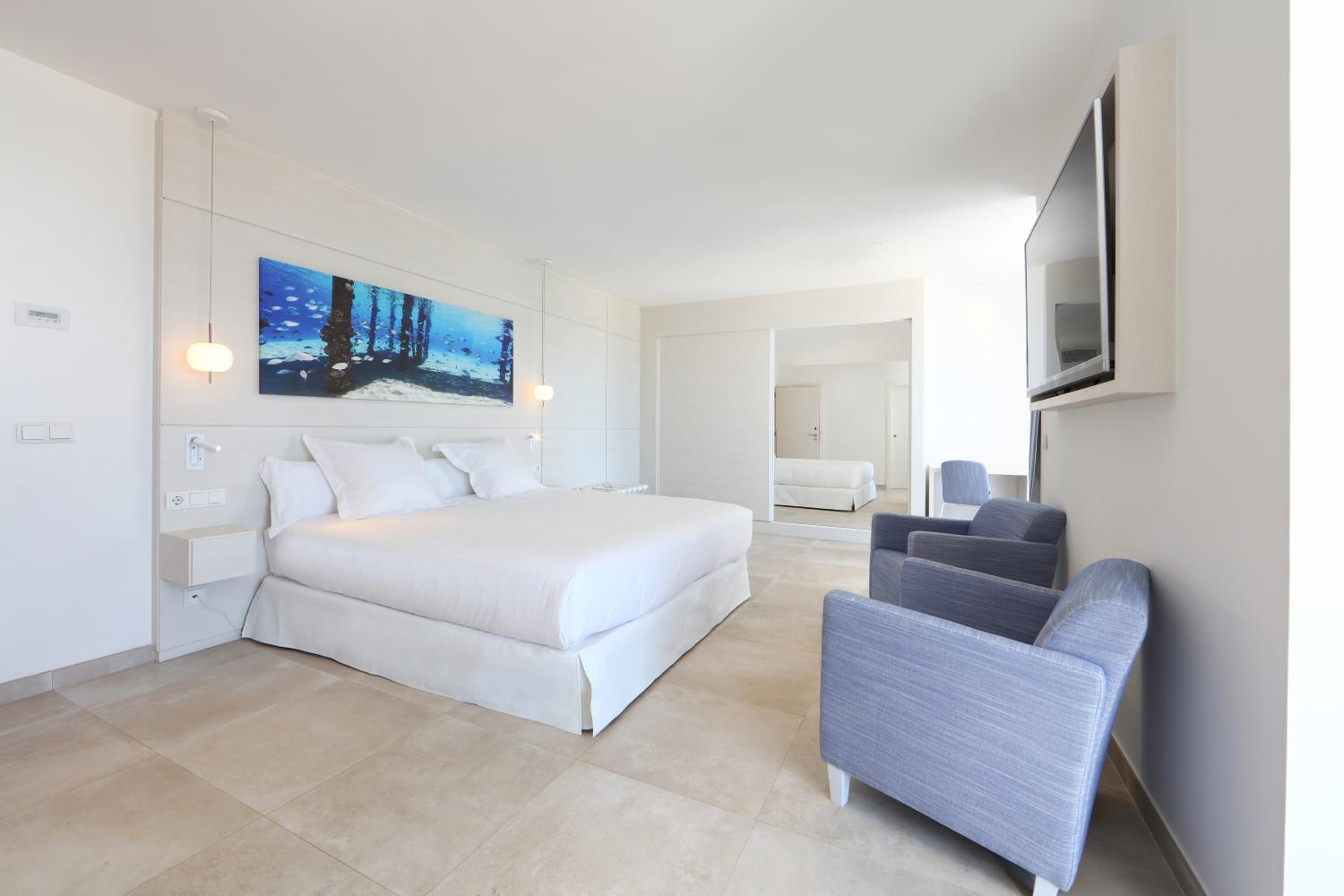 Junior Suite with Sea View - Photo 1