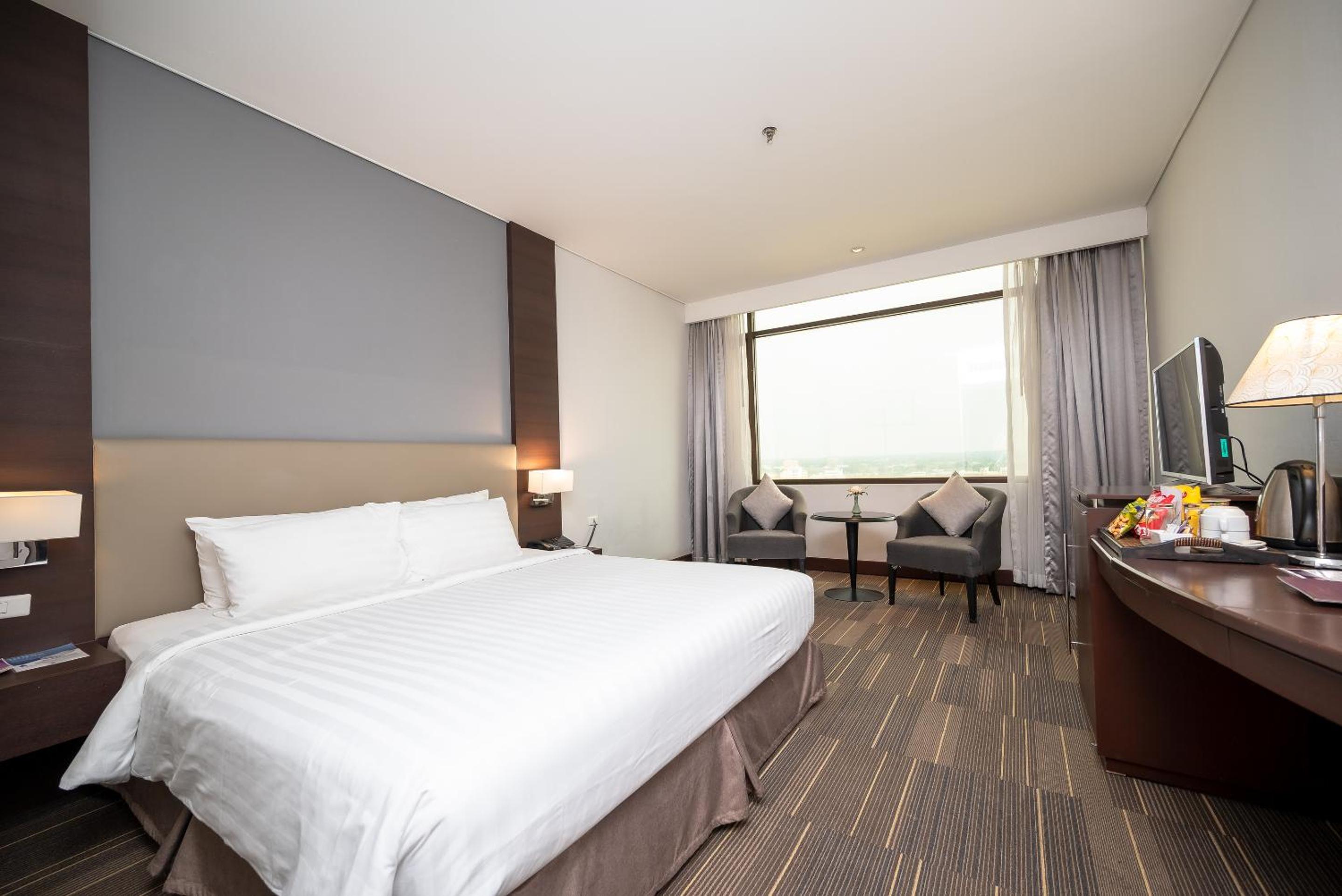 Deluxe Double or Twin Room with City View