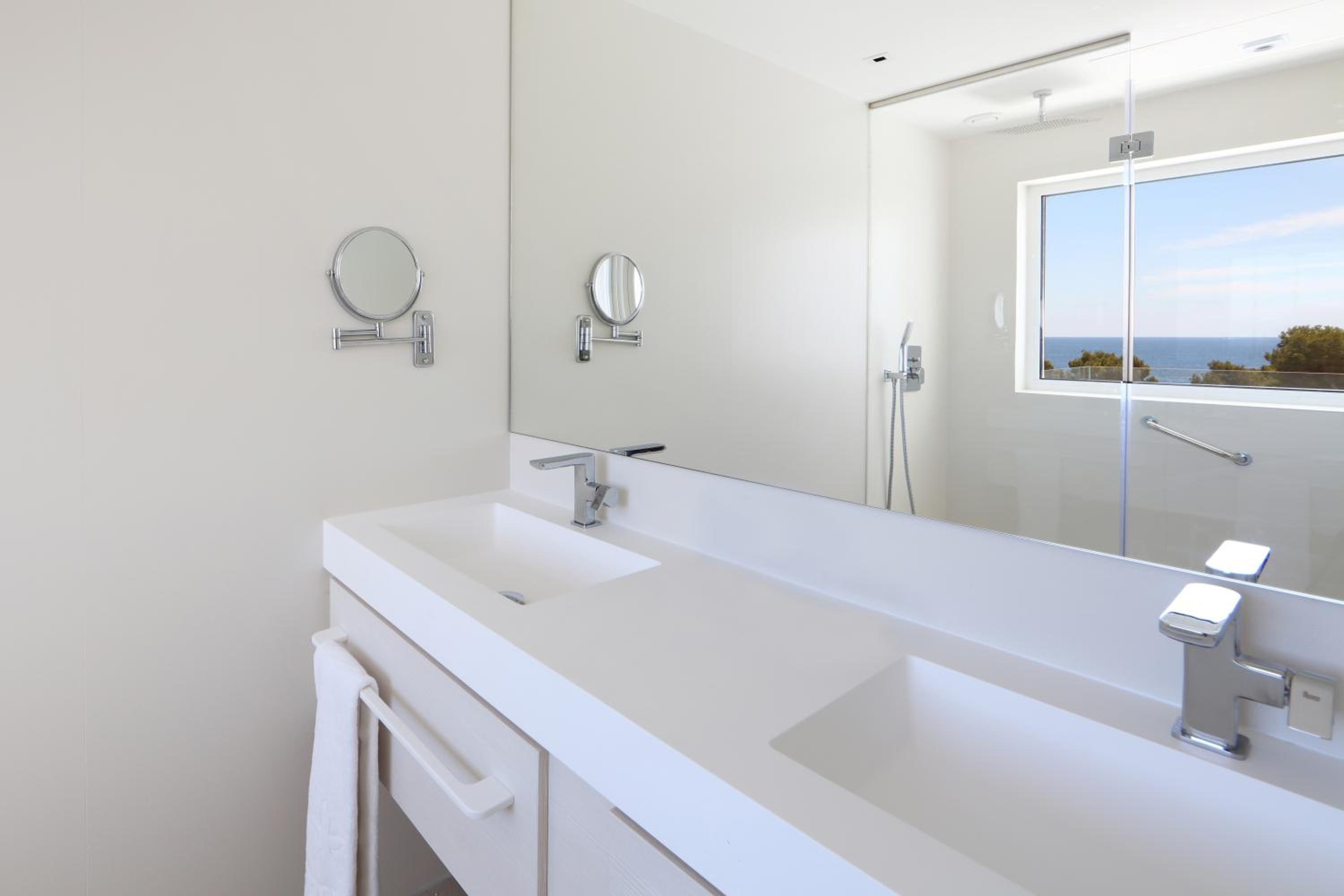 Junior Suite with Sea View - Photo 3