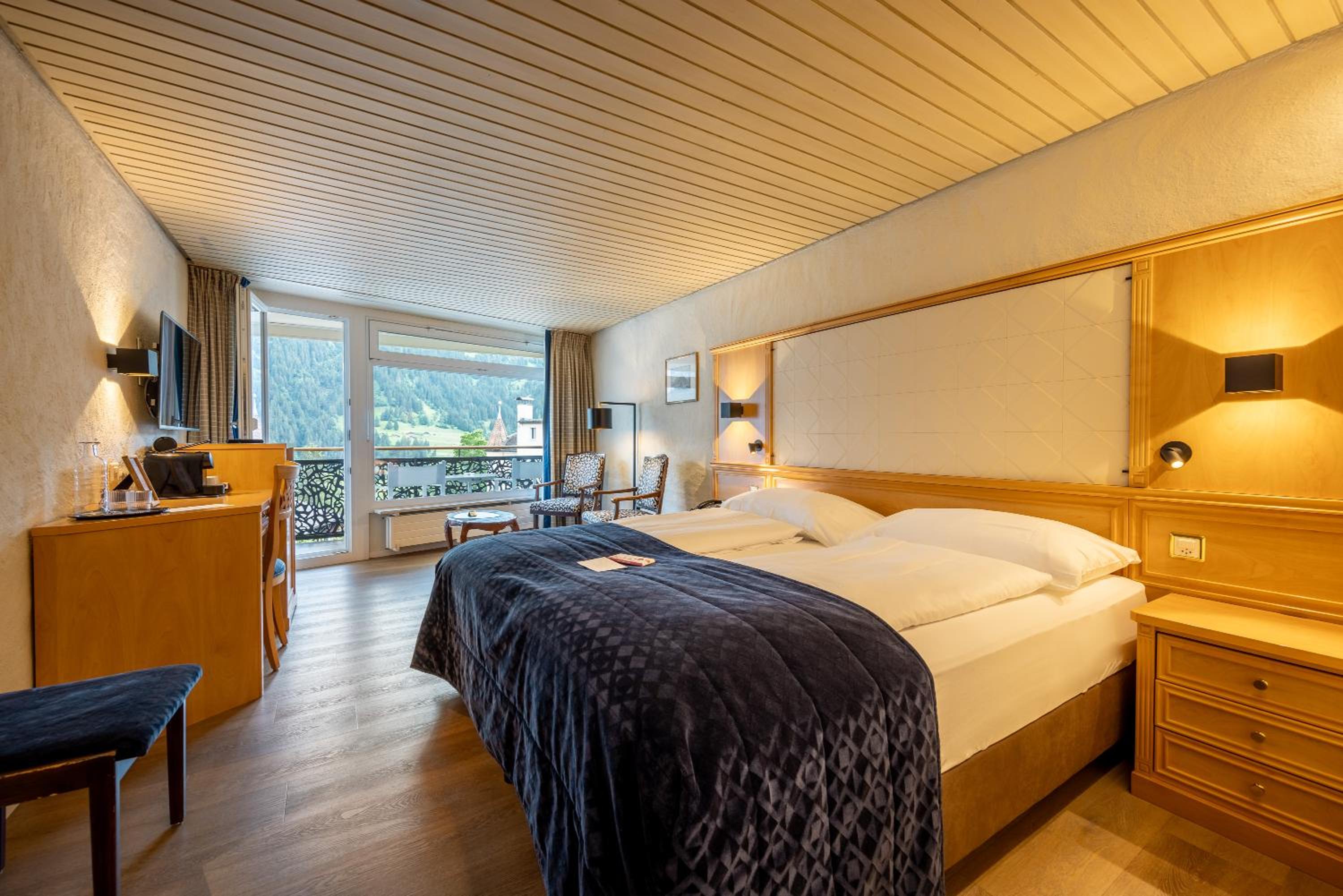 Superior Double Room Eiger View with balcony - Photo 1