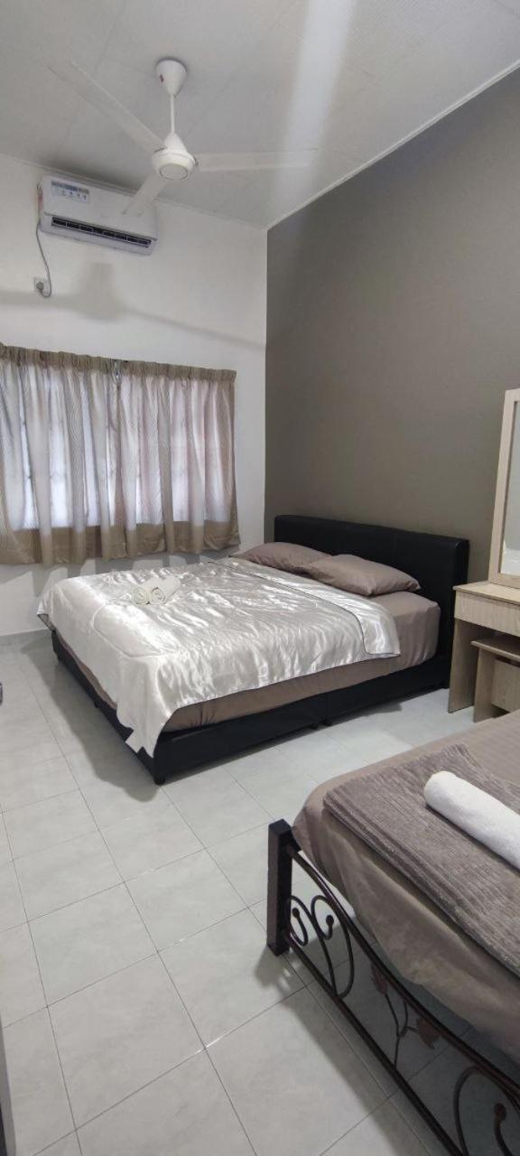 Three-Bedroom House photo 1