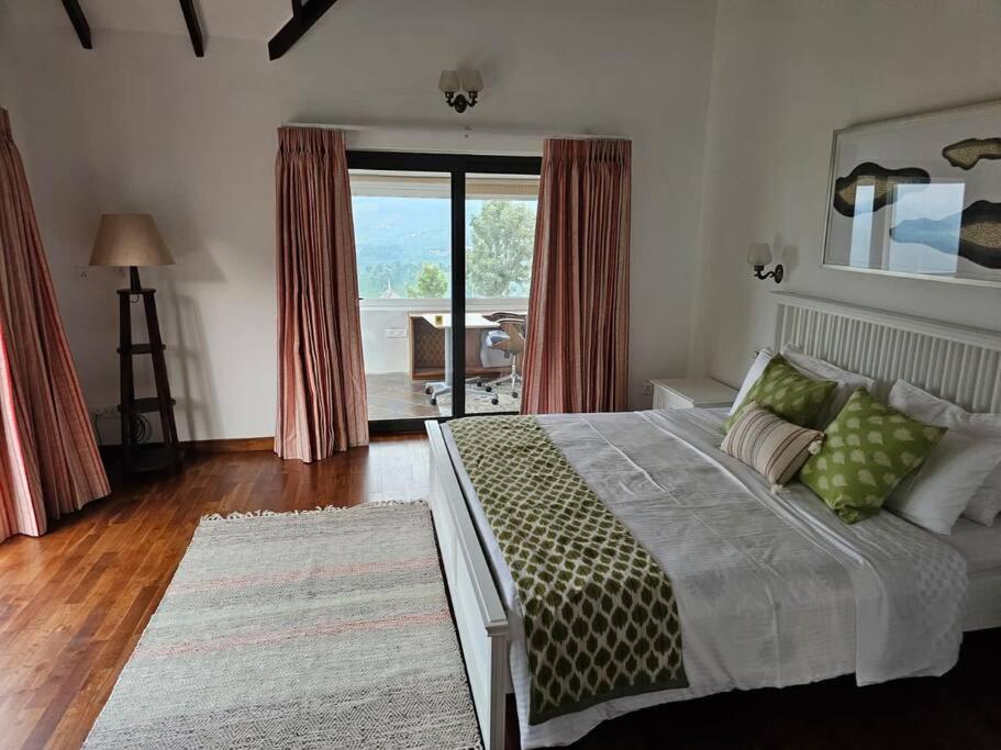 Four-Bedroom House photo 1