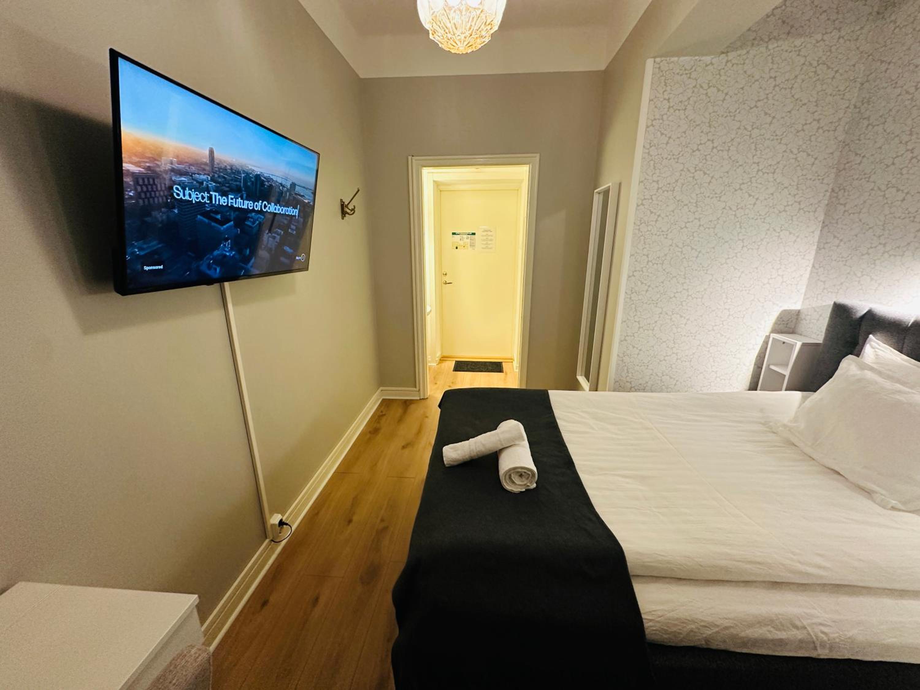 Single Room with Shared Bathroom photo 2