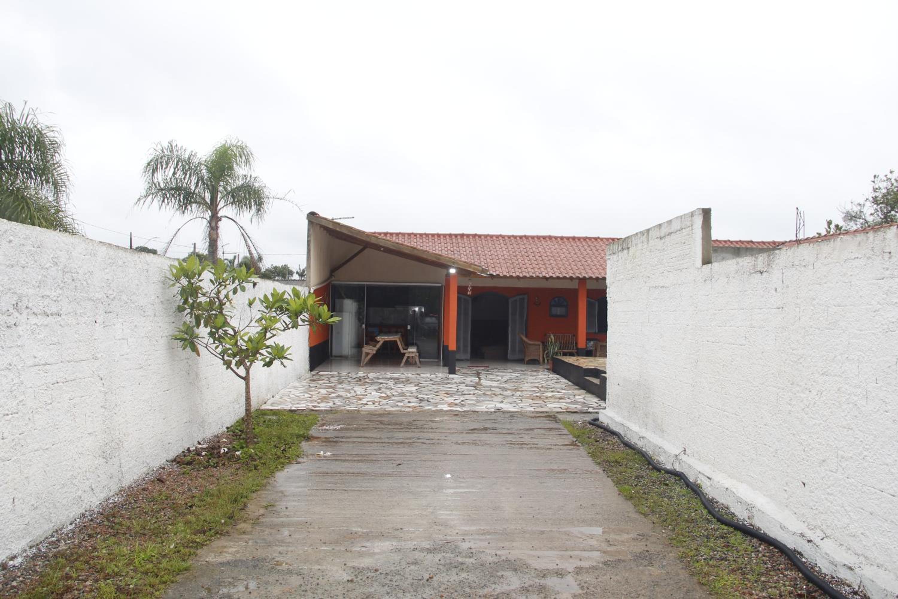 Three-Bedroom House photo 2