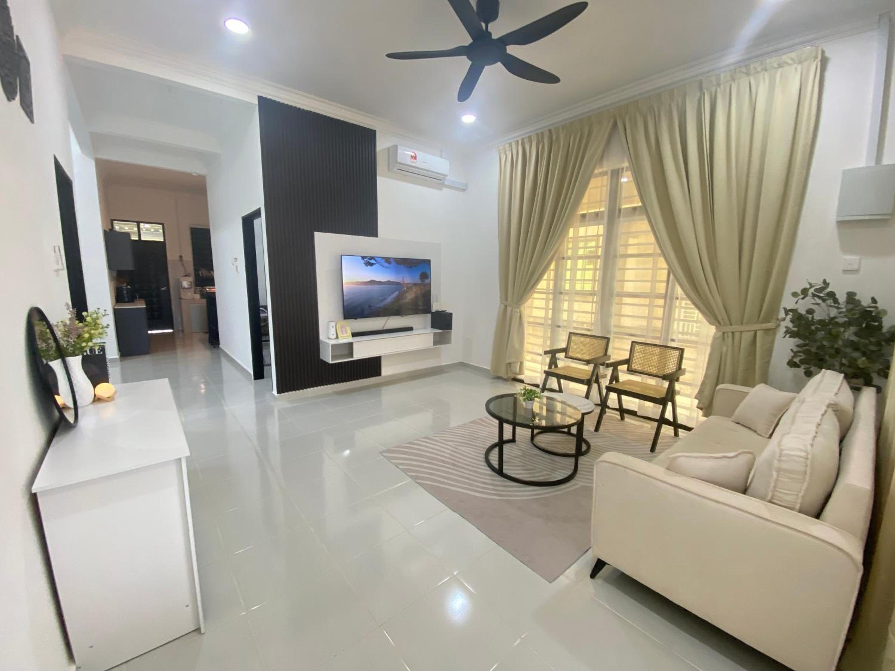 Three-Bedroom House photo 1