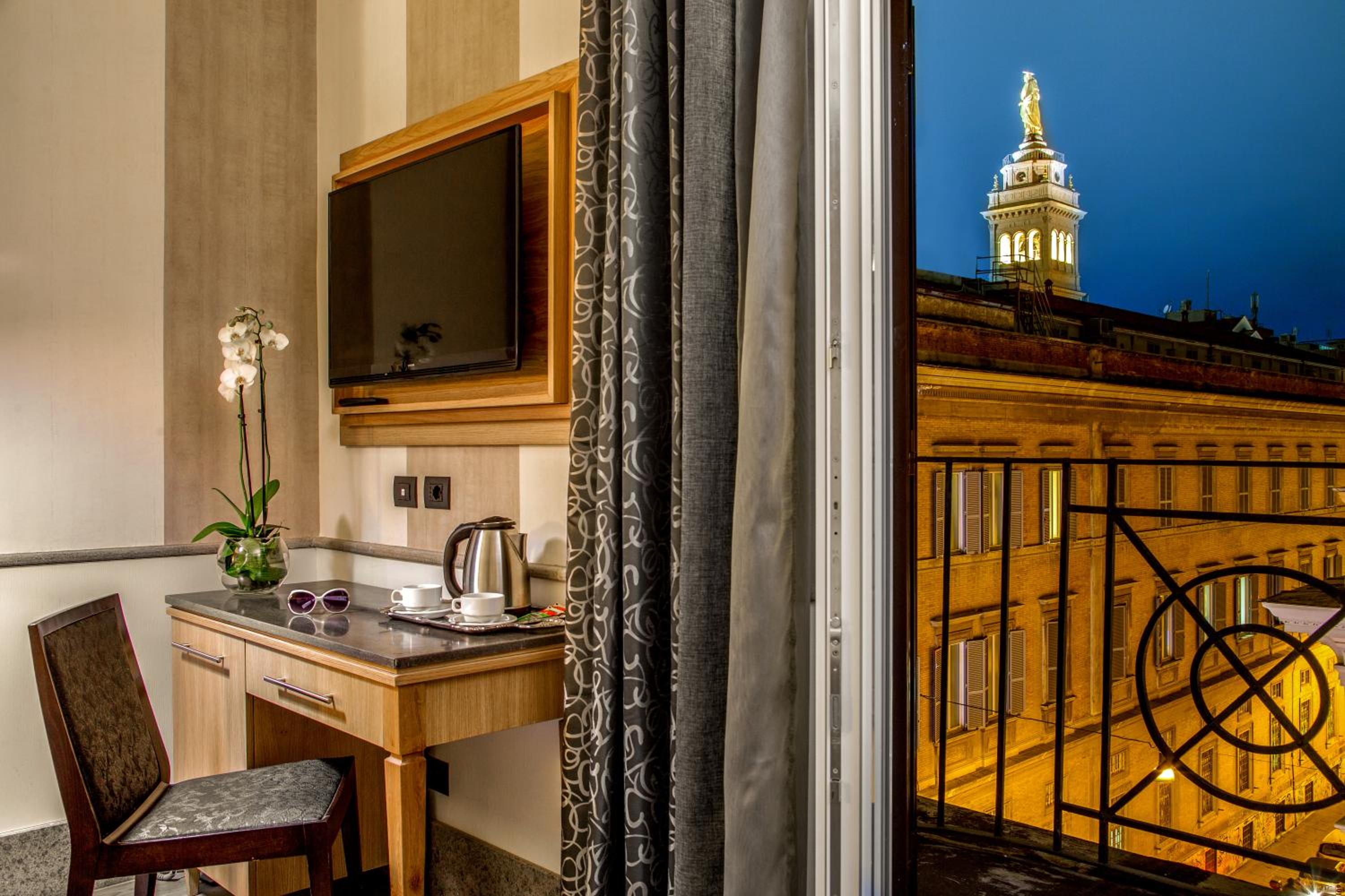Deluxe Double Room with Balcony - Dependence thumbnail 5