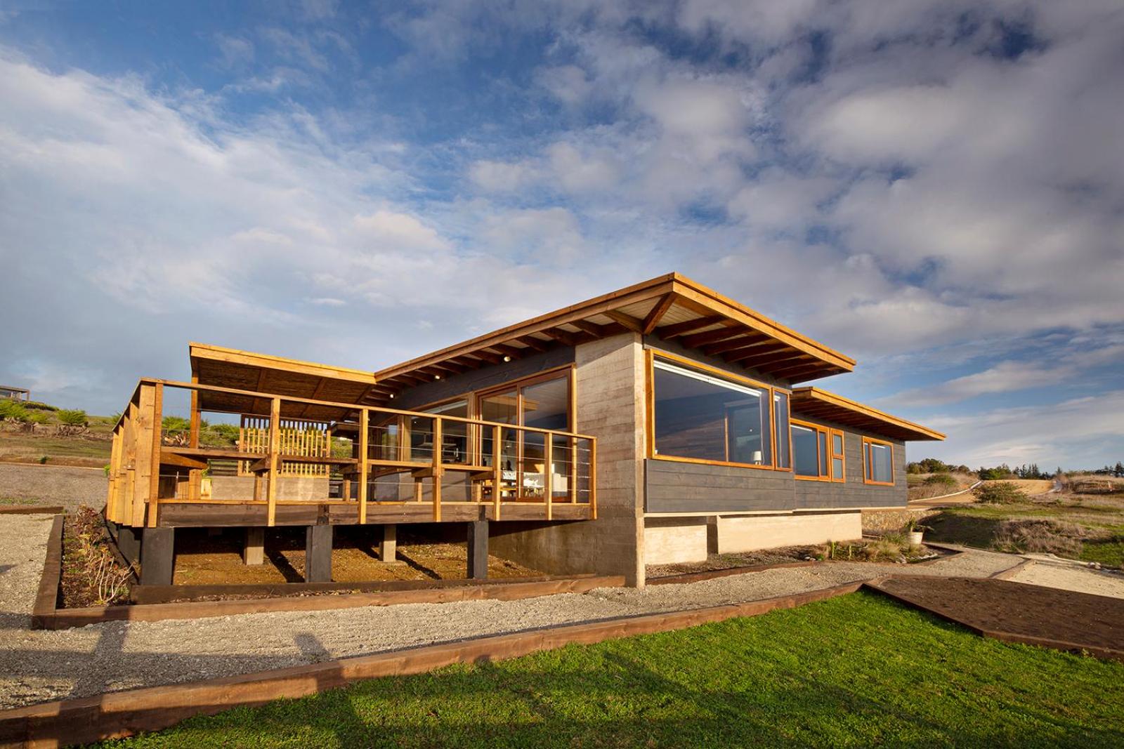Three-Bedroom House photo 1