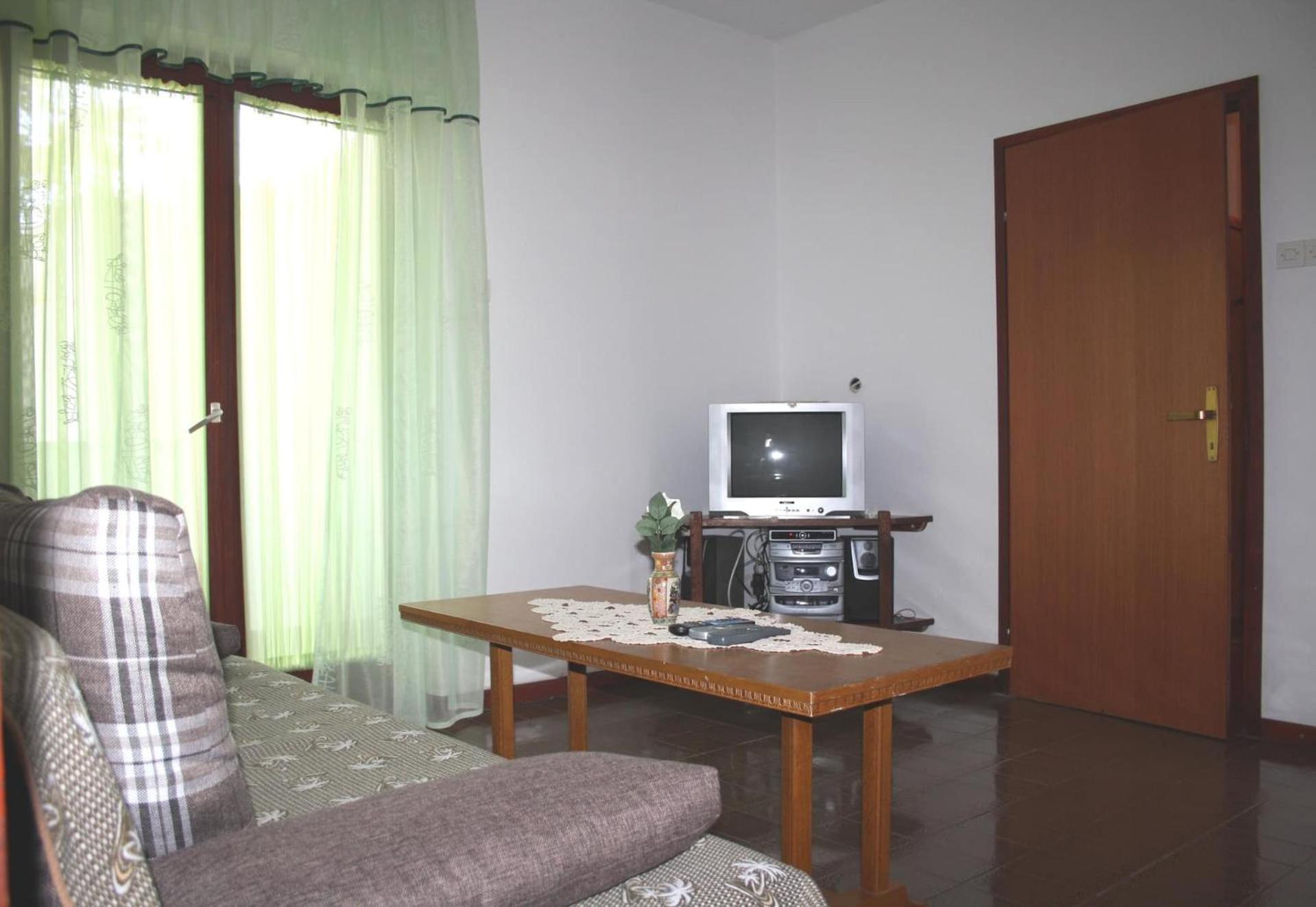 Apartment photo 2