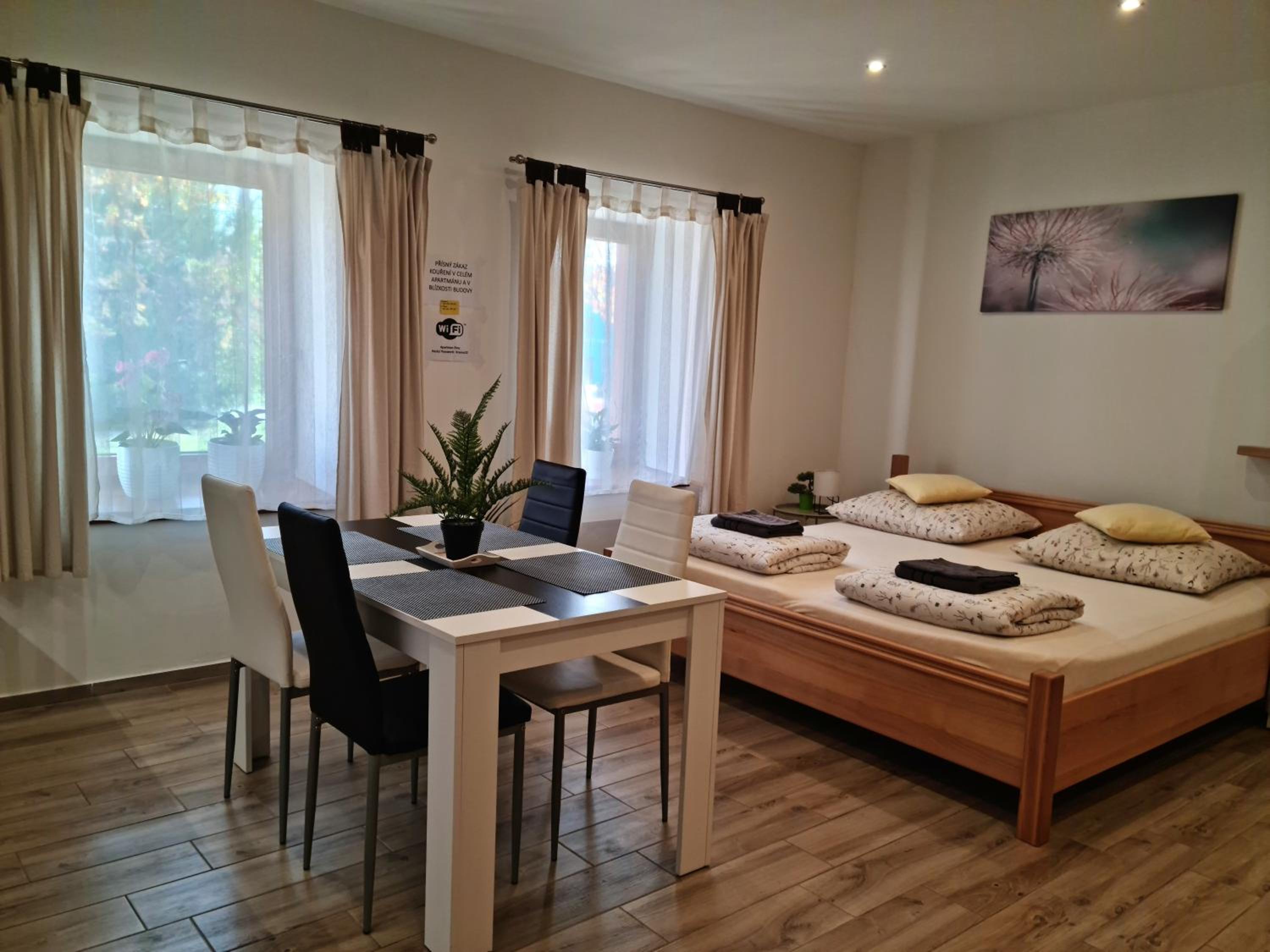 One-Bedroom Apartment - Photo 2